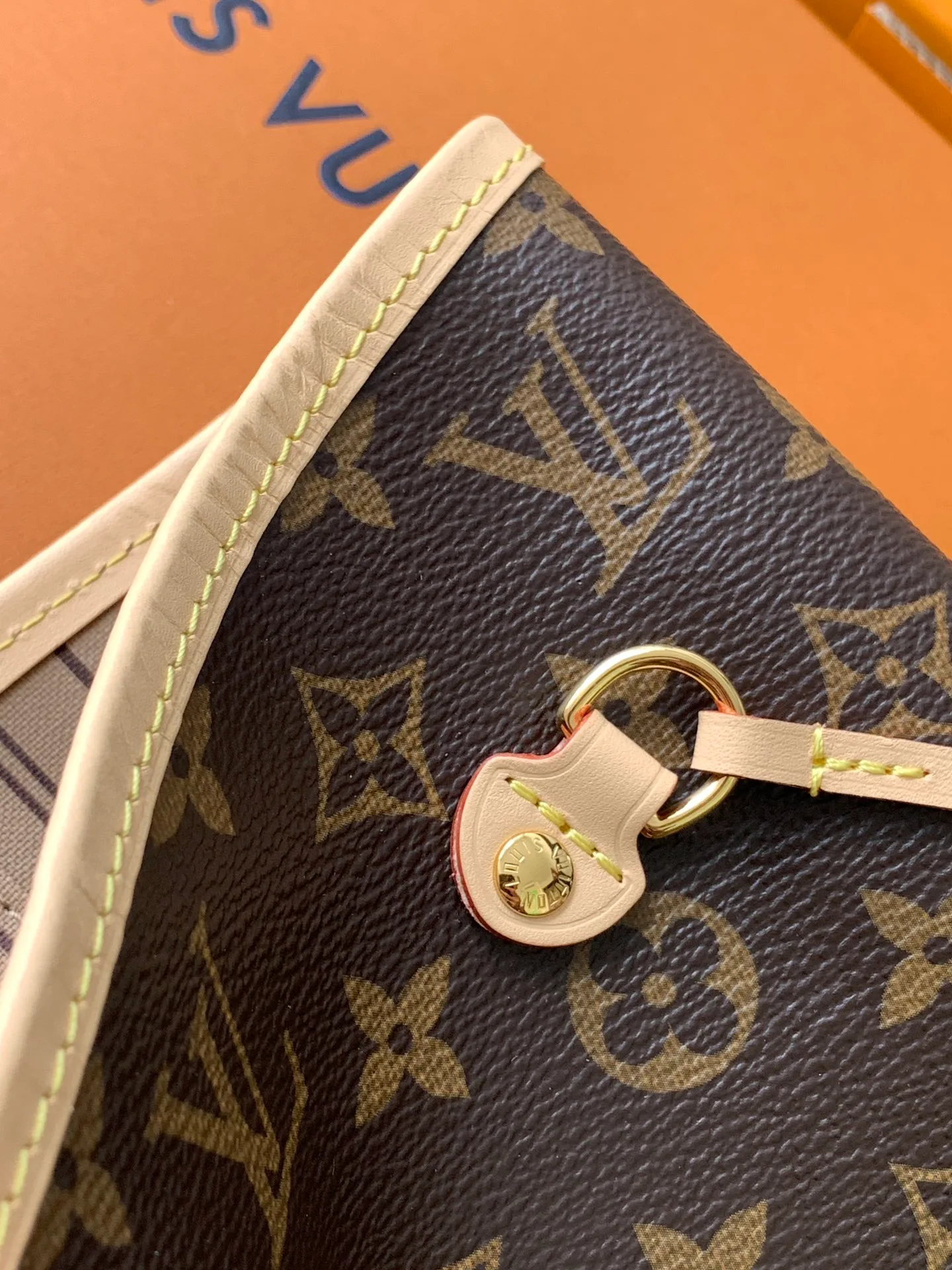 Women's Classic Handbags LOUIS VUITTON 18156580