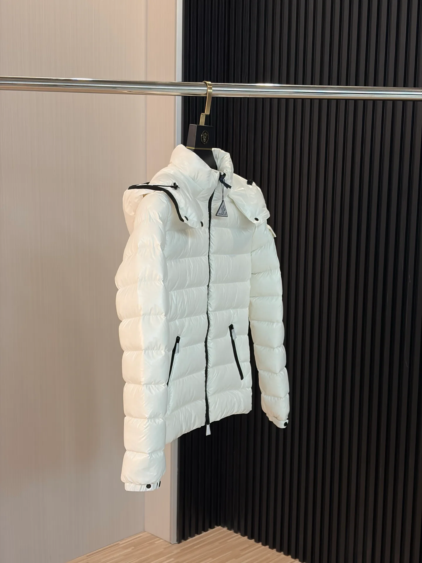 Women's Jackets And Down Jackets MONCLER 17927268