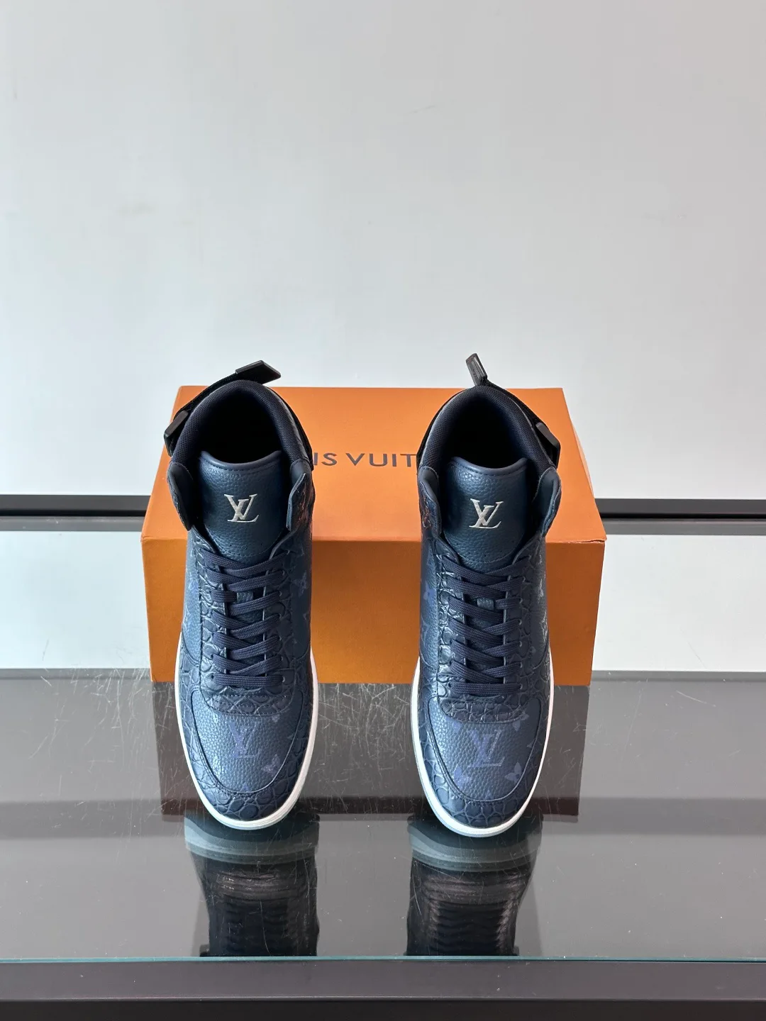Men's Sneakers LOUIS VUITTON 18400603