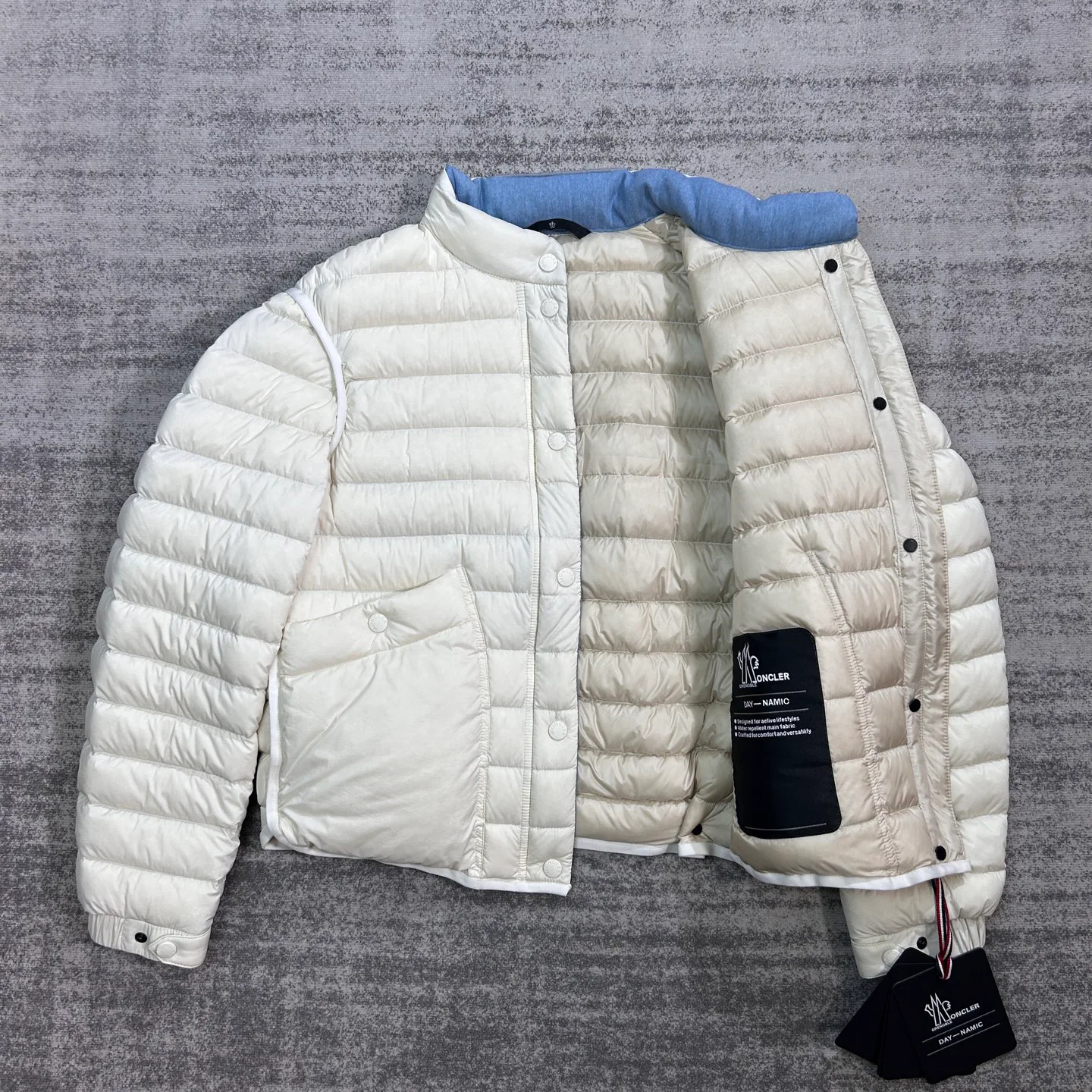 Women's Jackets And Down Jackets MONCLER 18255172