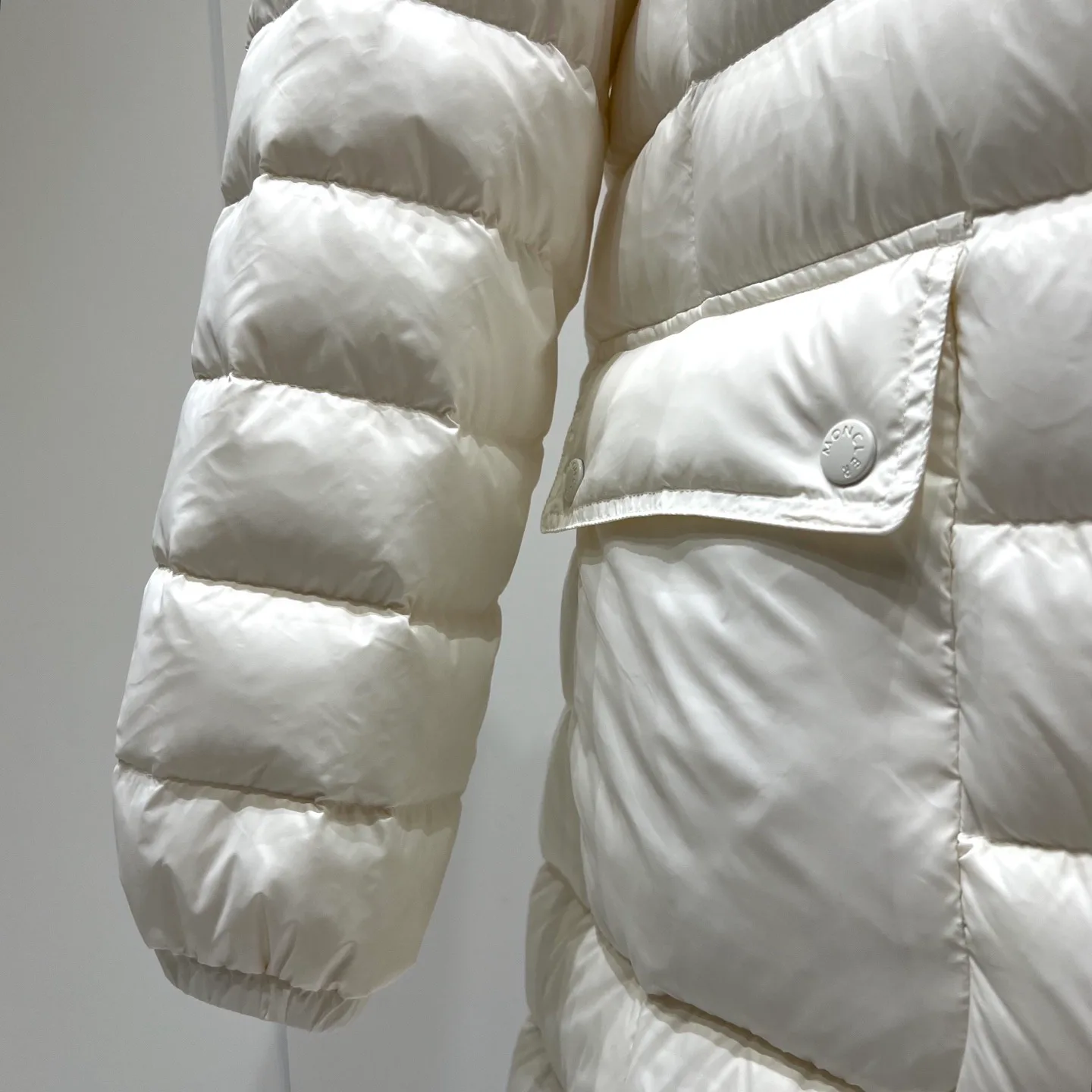 Women's Jackets And Down Jackets MONCLER 18328164