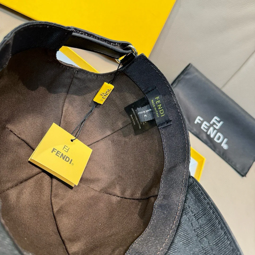 Hats FENDI 18105228