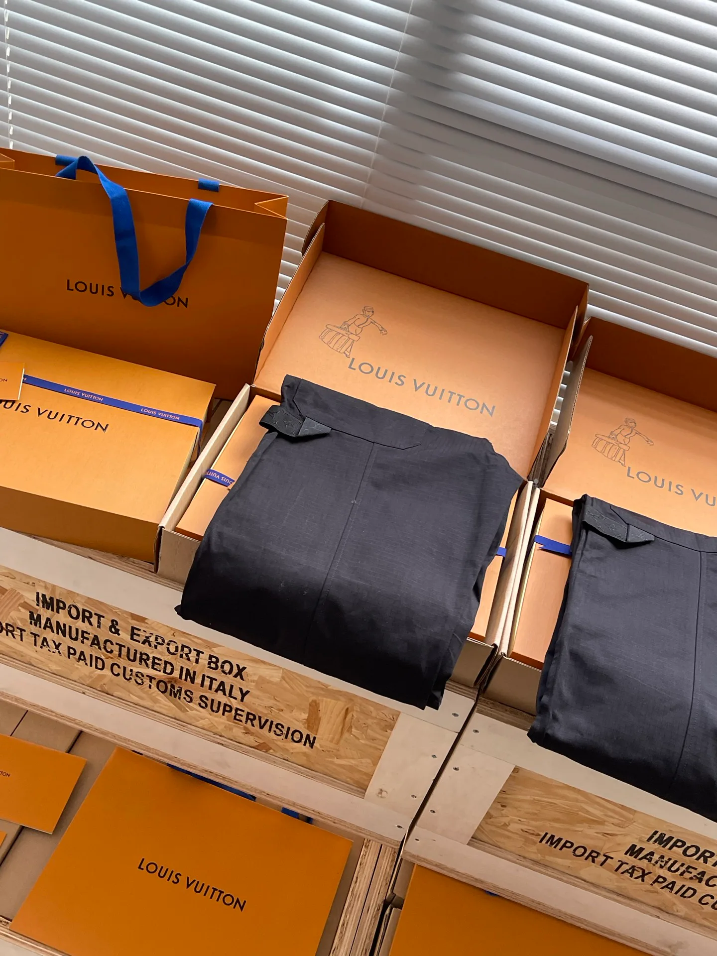 Men's Trousers LOUIS VUITTON 18513938