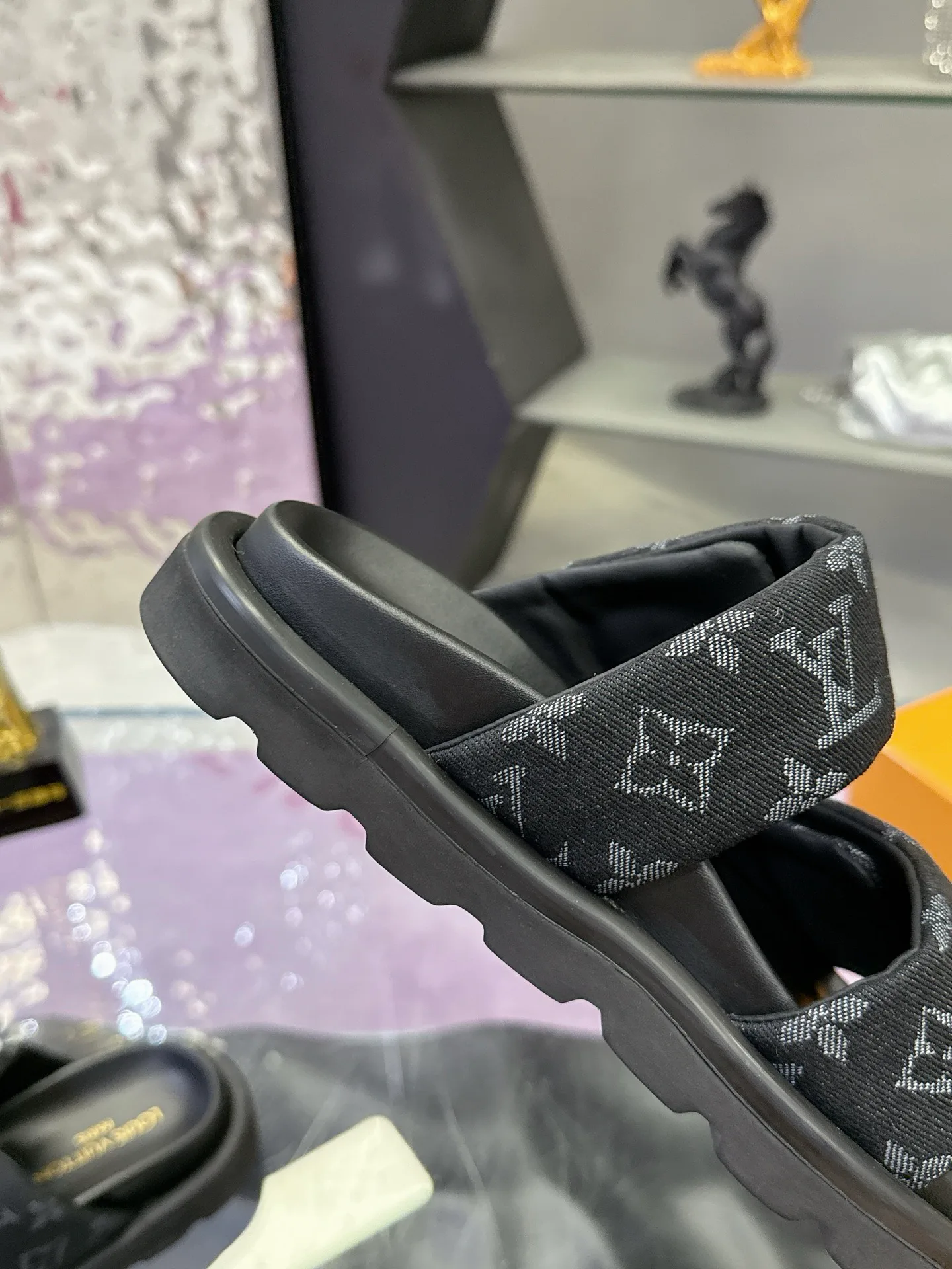 Women's Flip-Flops LOUIS VUITTON 17530464