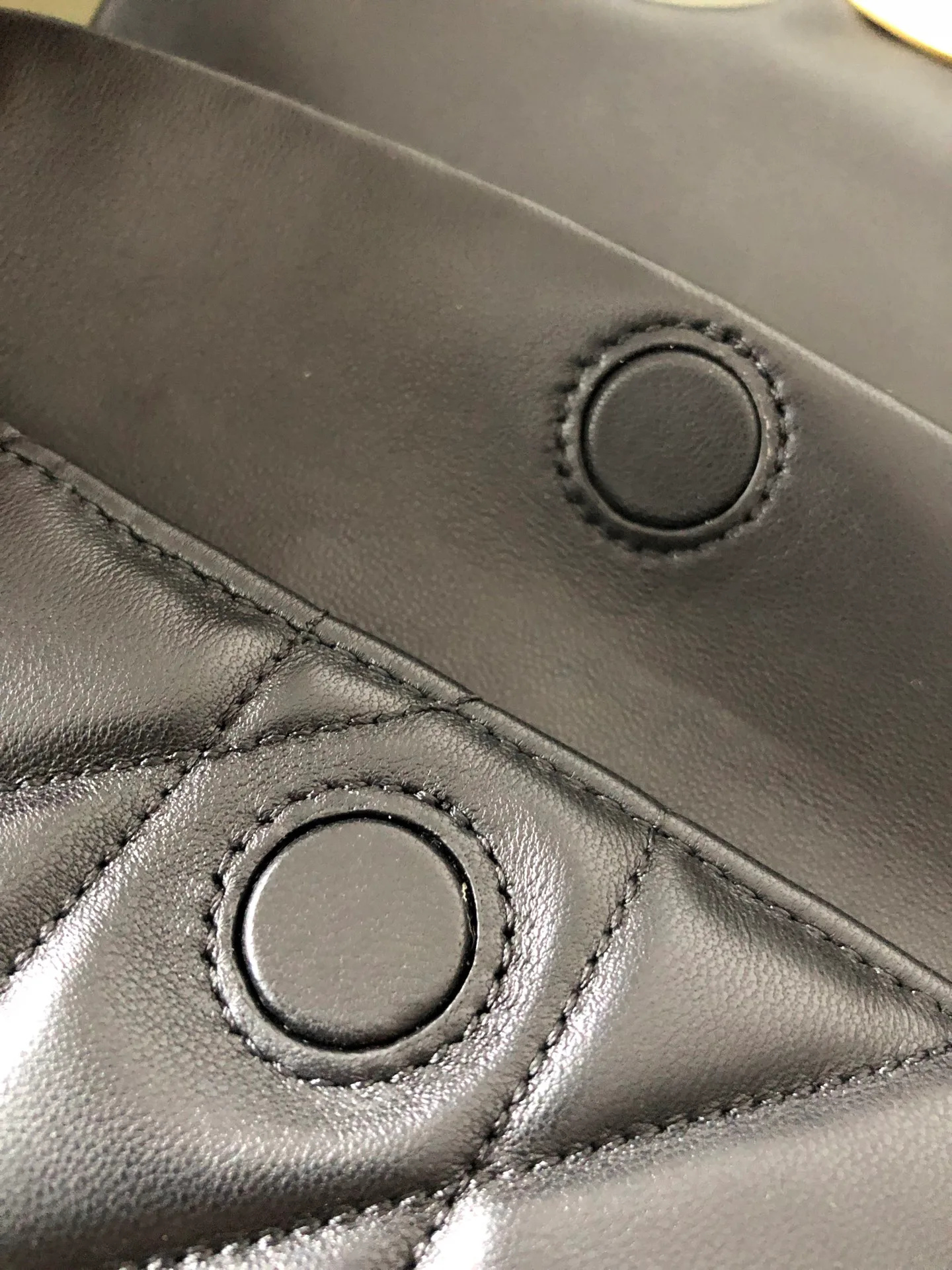 Women's Classic Handbags COACH 17960990
