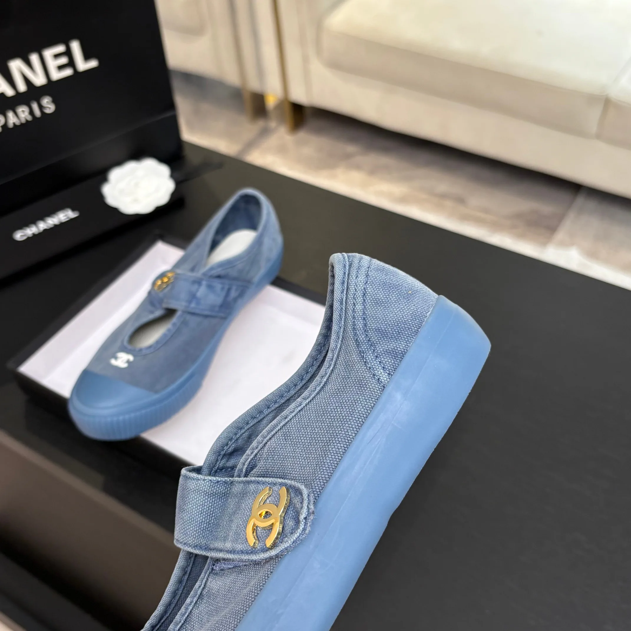 Women's Sneakers CHANEL 18062817