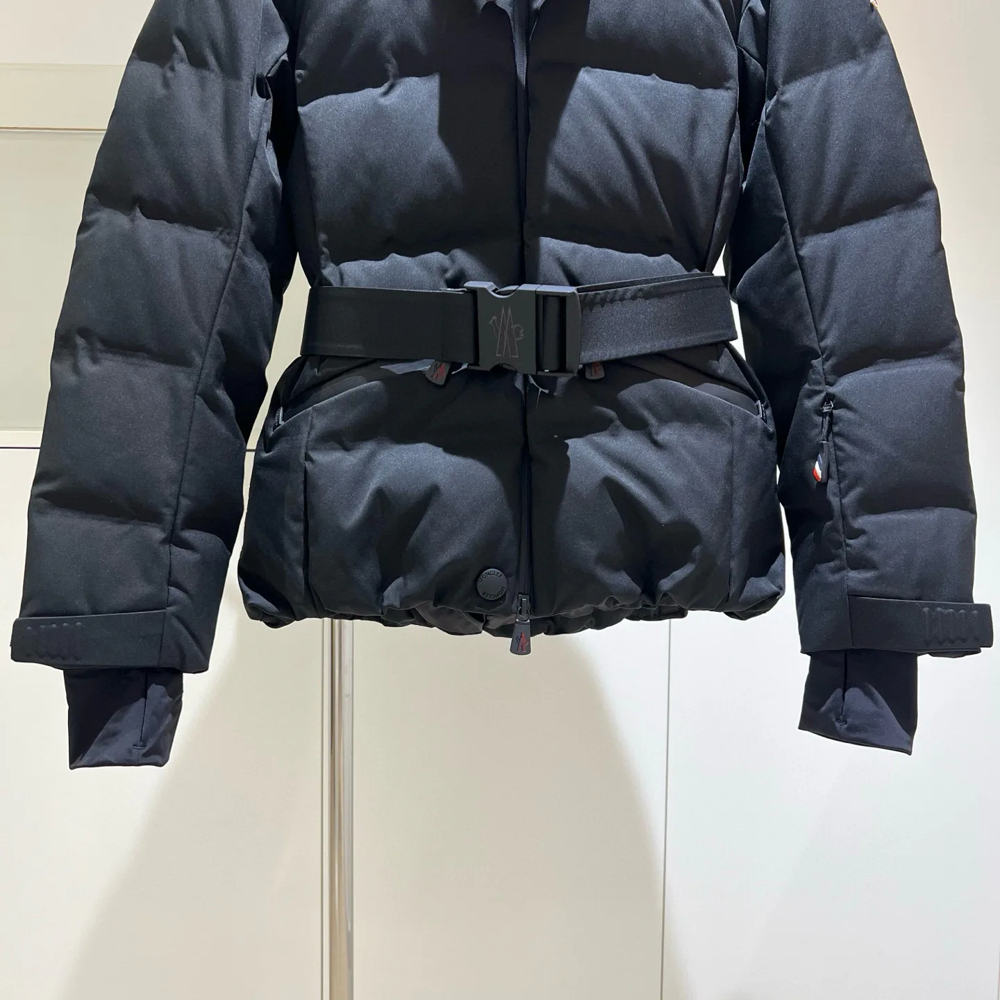 Women's Jackets And Down Jackets MONCLER 18336961