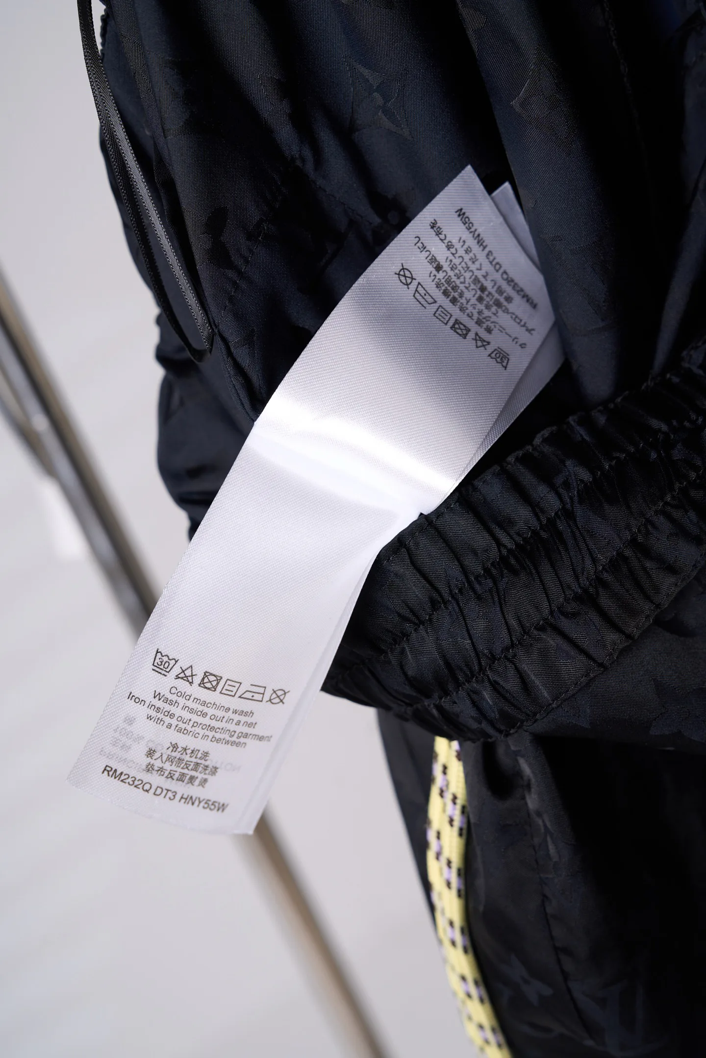Men's Shorts LOUIS VUITTON 18179054