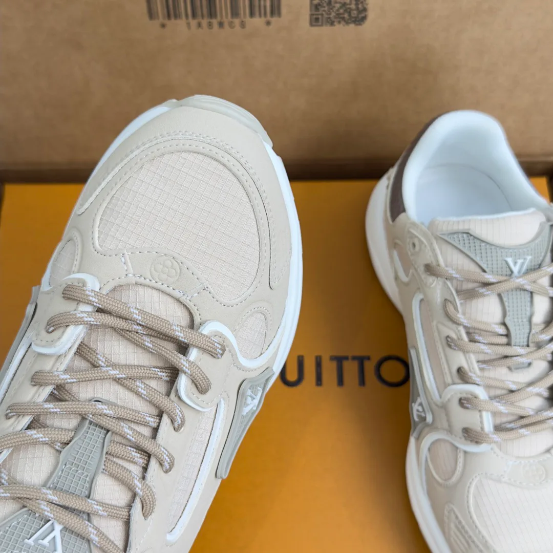 Women's Sneakers LOUIS VUITTON 18463937
