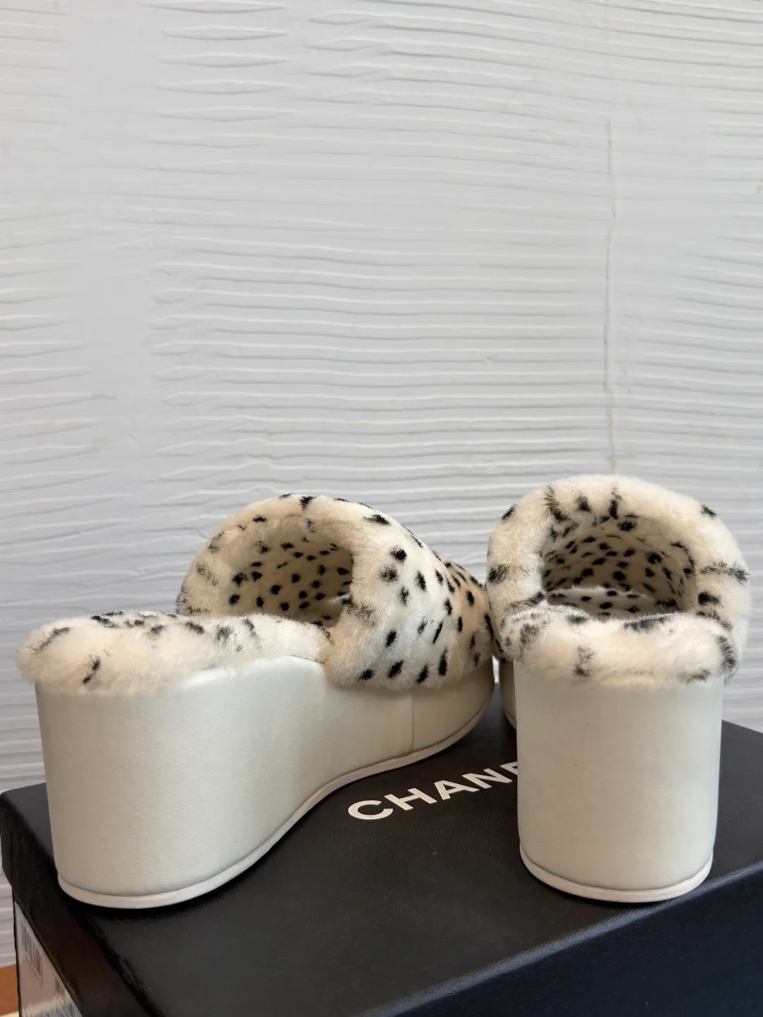 Women's Slippers CHANEL 18251946