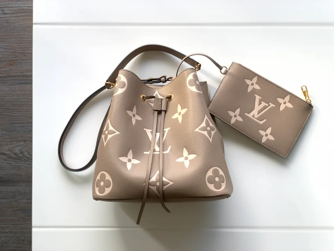 Women's Classic Handbags LOUIS VUITTON 17806369