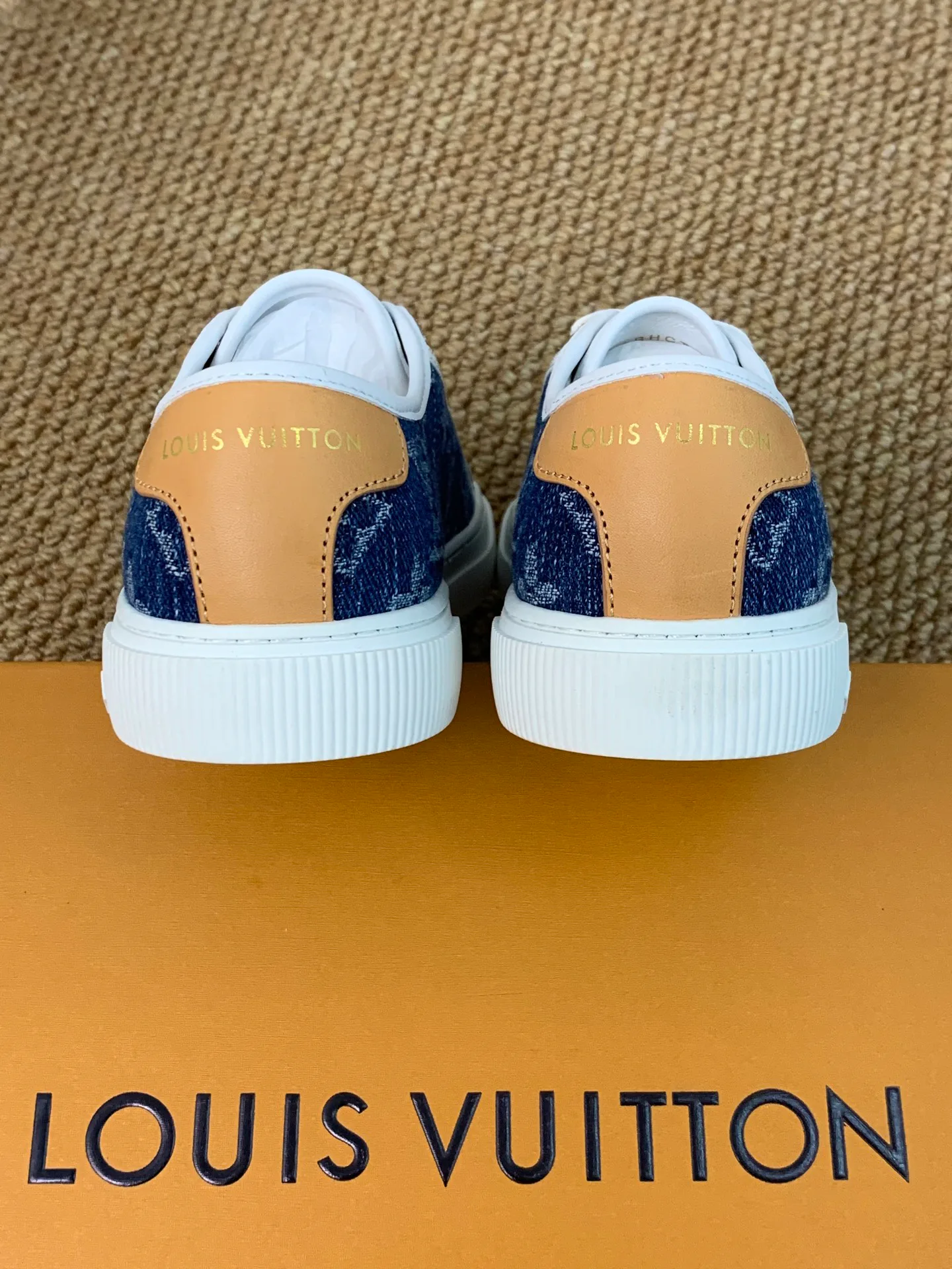 Women's Sneakers LOUIS VUITTON 17545203