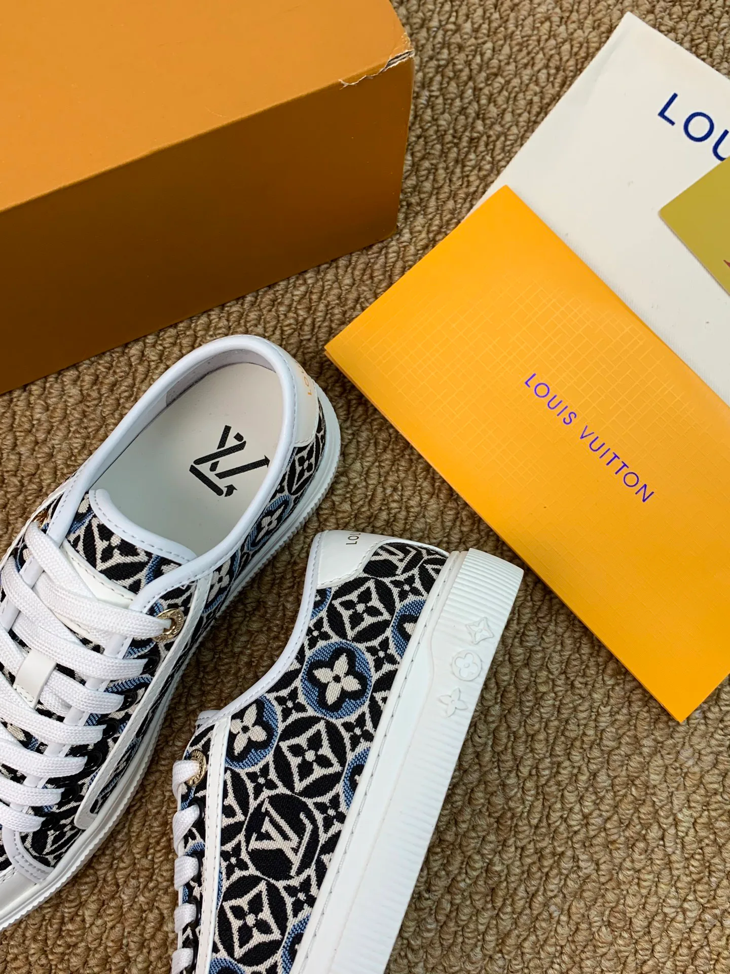 Women's Sneakers LOUIS VUITTON 17545199