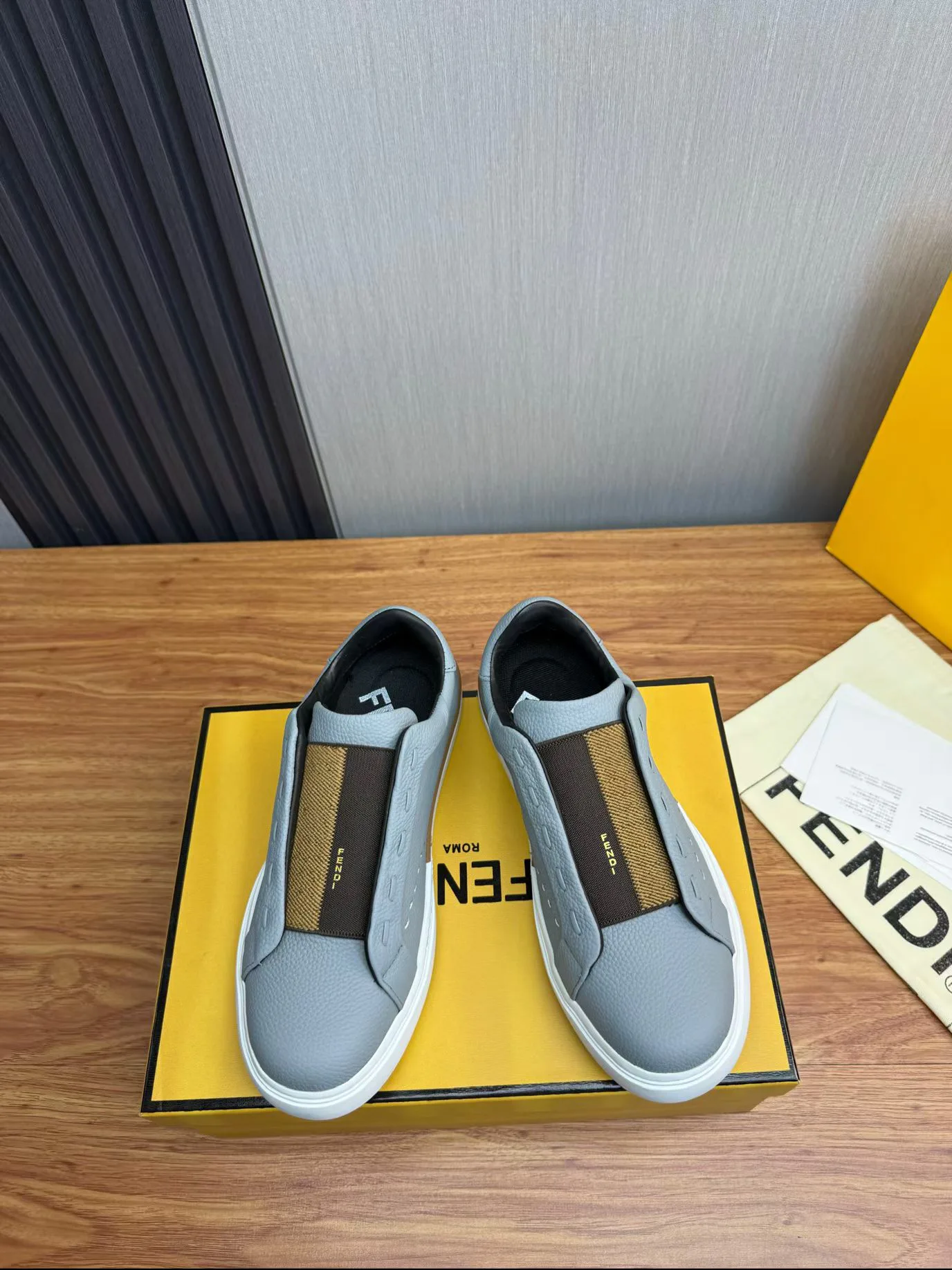 Women's Sneakers FENDI 18103055