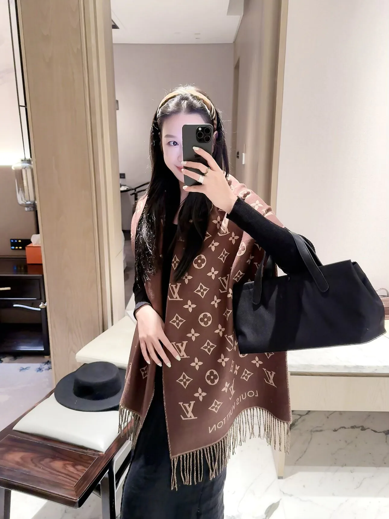 Scarves LOUIS VUITTON 18322602