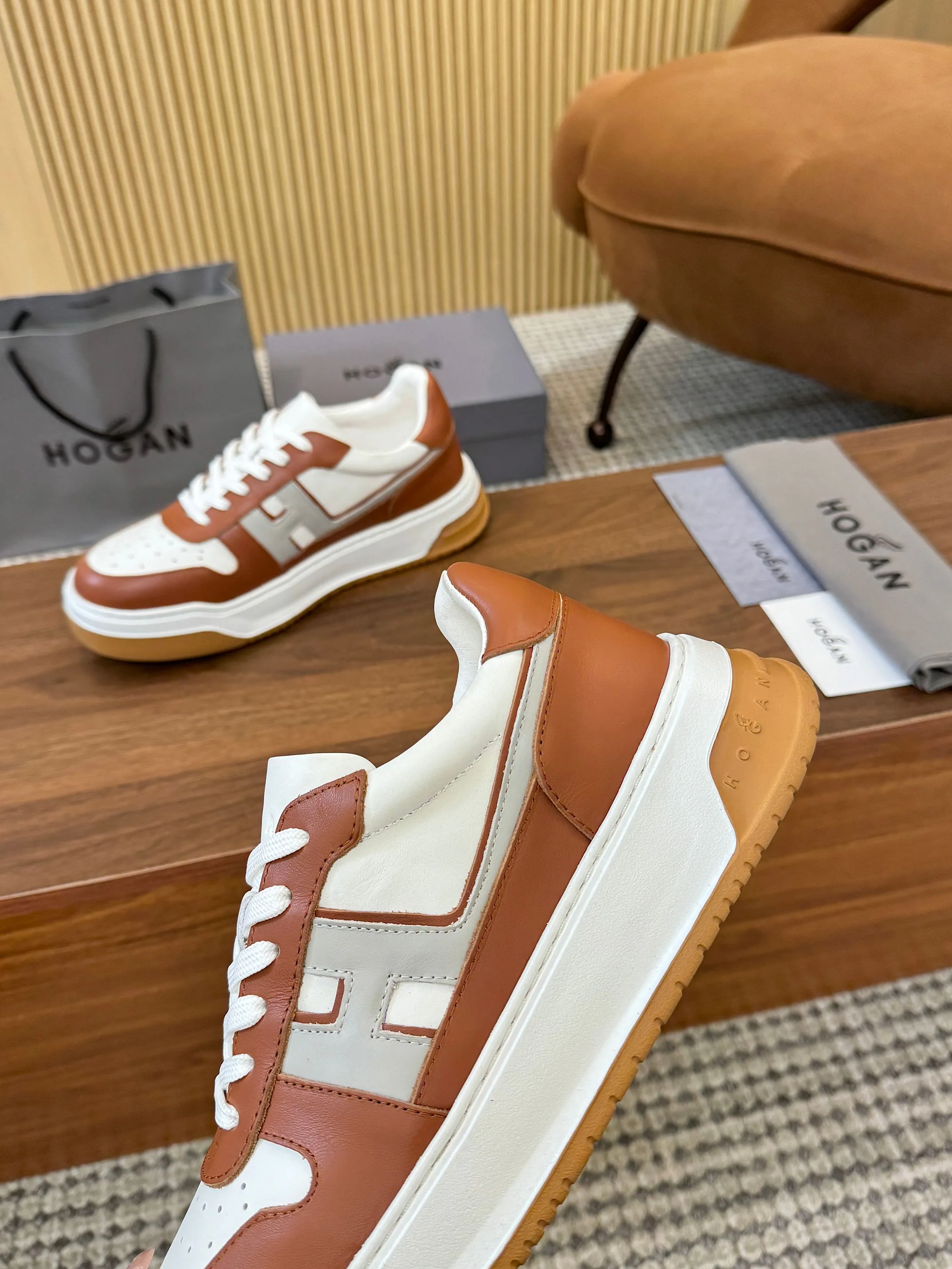 Women's Sneakers HOGAN 17827631