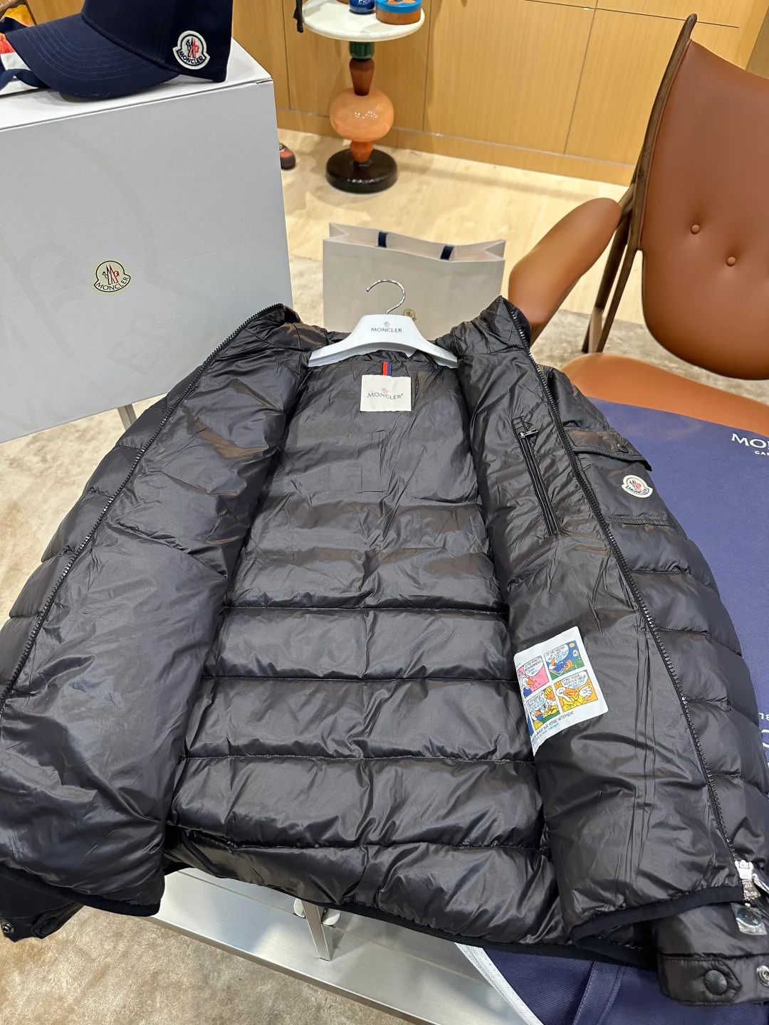 Men's Jackets And Down Jackets MONCLER 18209649