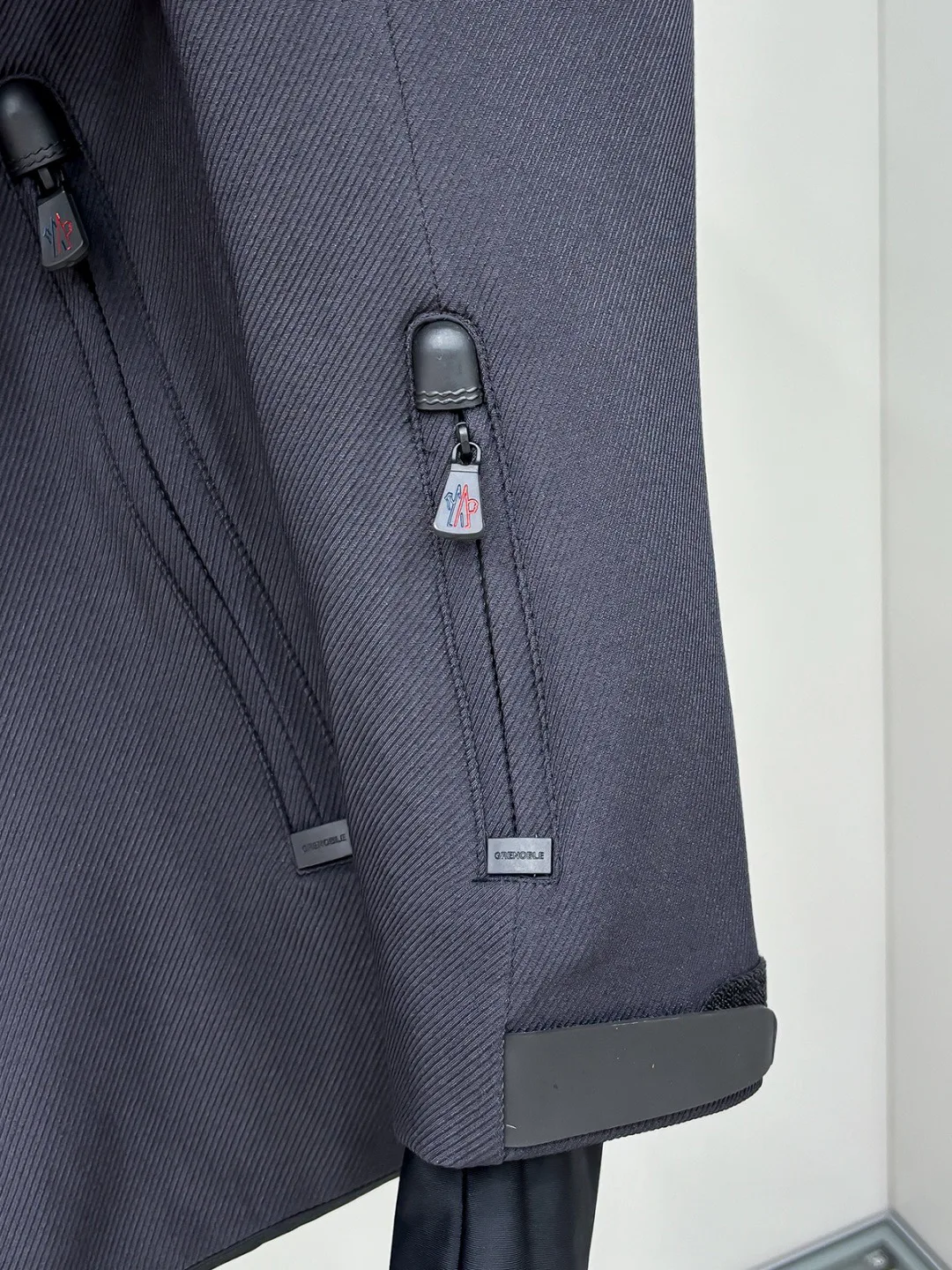 Куртки И Пуховики Мужские Moncler 18596605