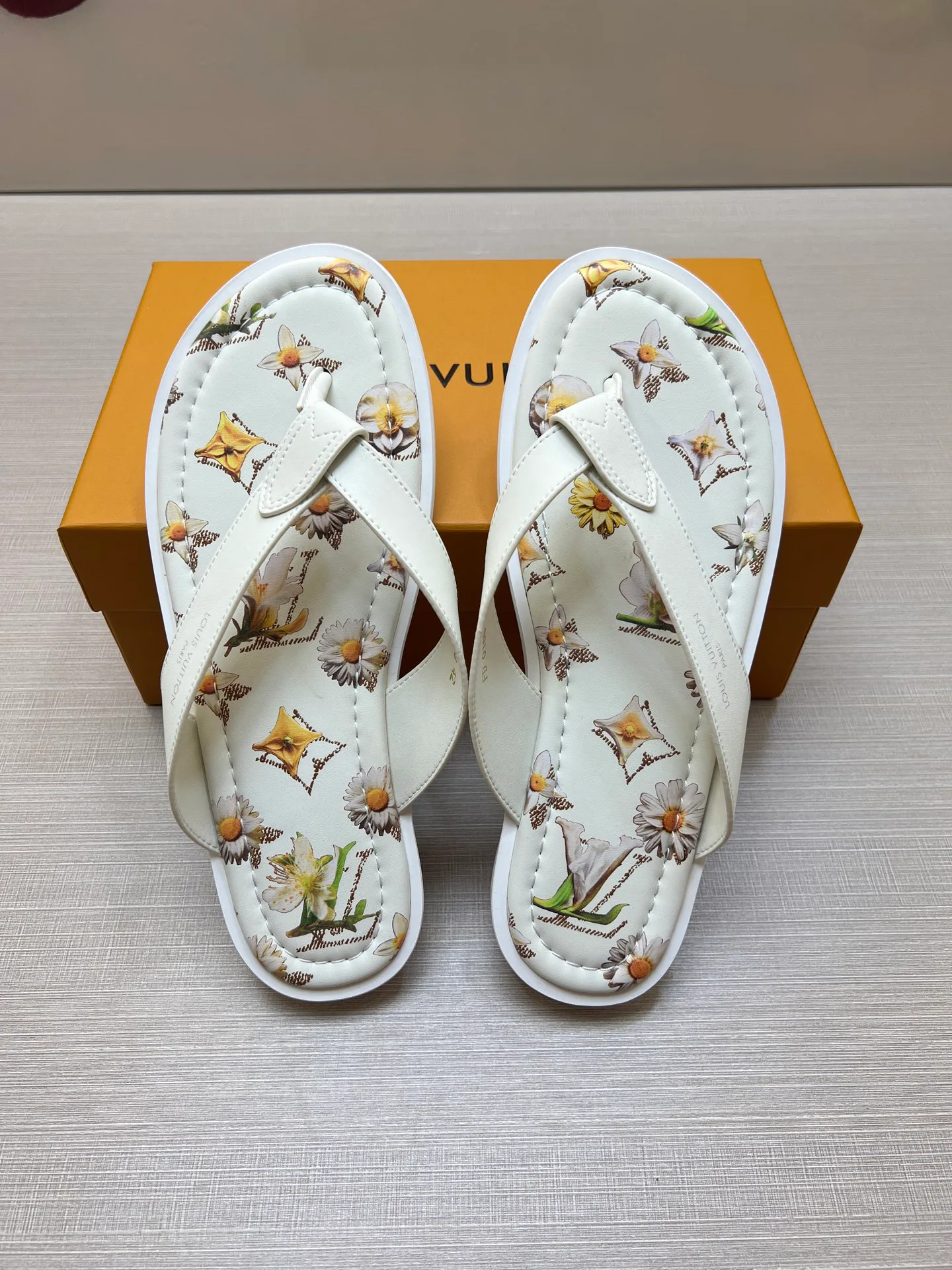 Men's Flip-Flops LOUIS VUITTON 17078847