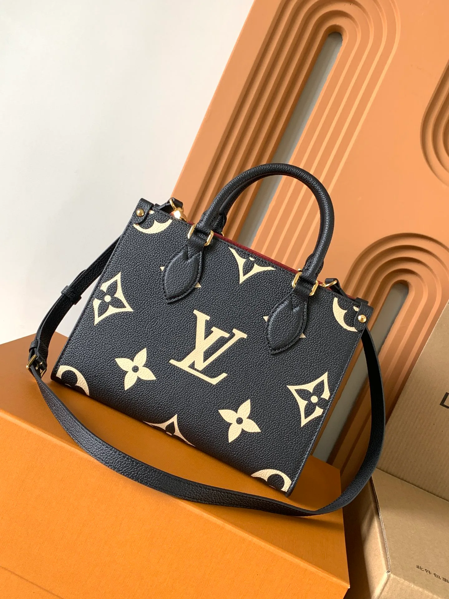 Women's Classic Handbags LOUIS VUITTON 18148138