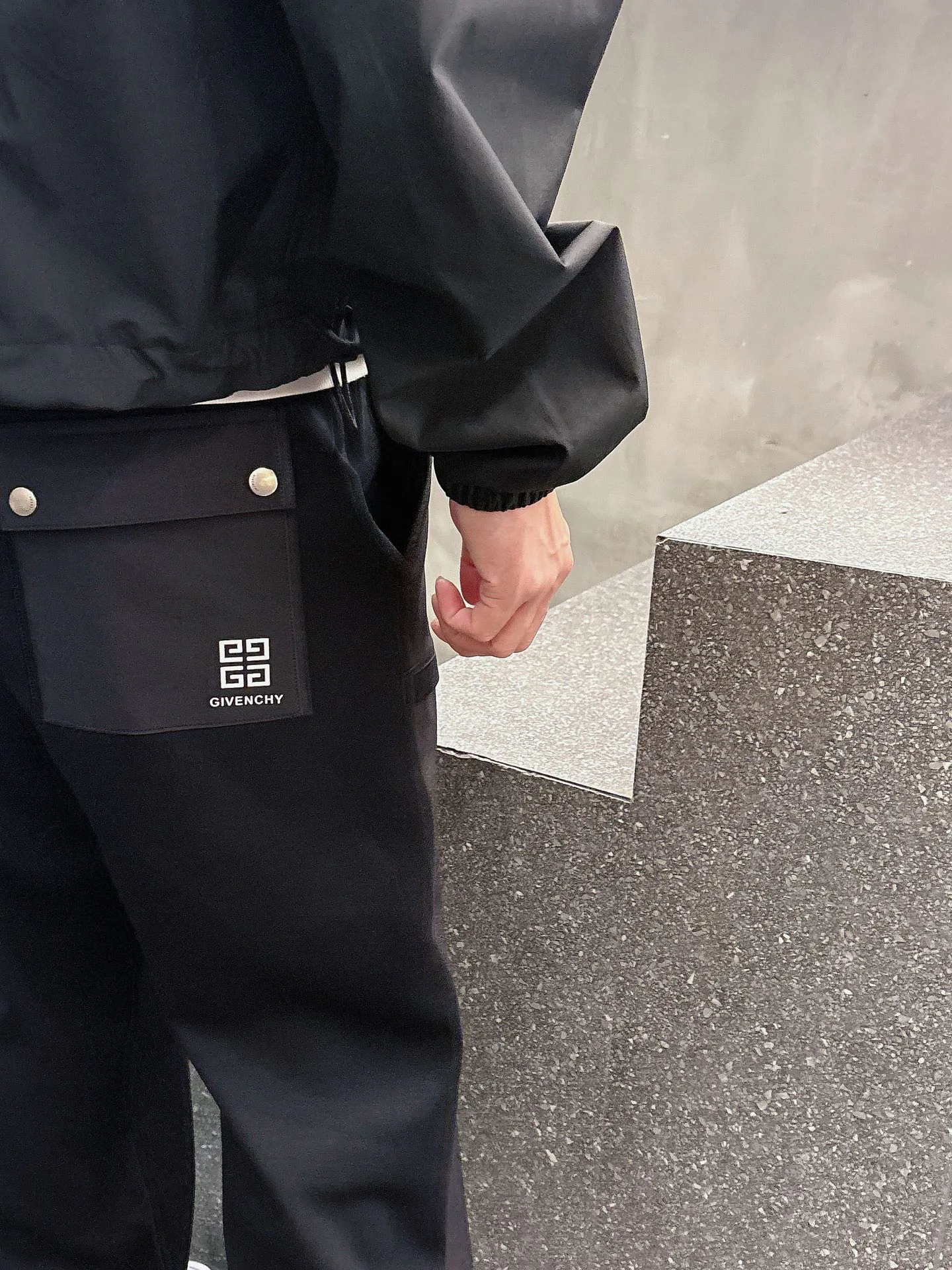 Men's Trousers GIVENCHY 18340448