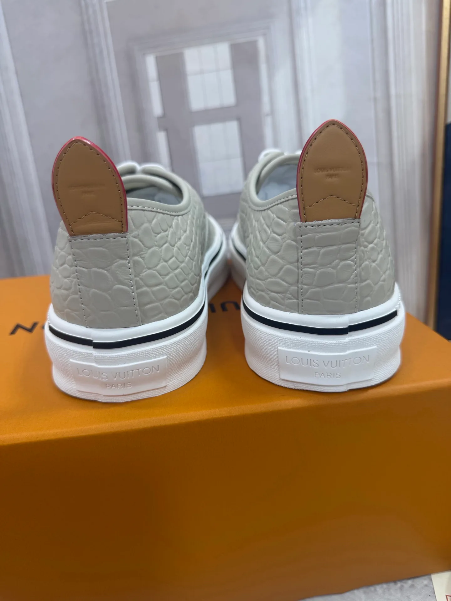 Men's Sneakers LOUIS VUITTON 18190062