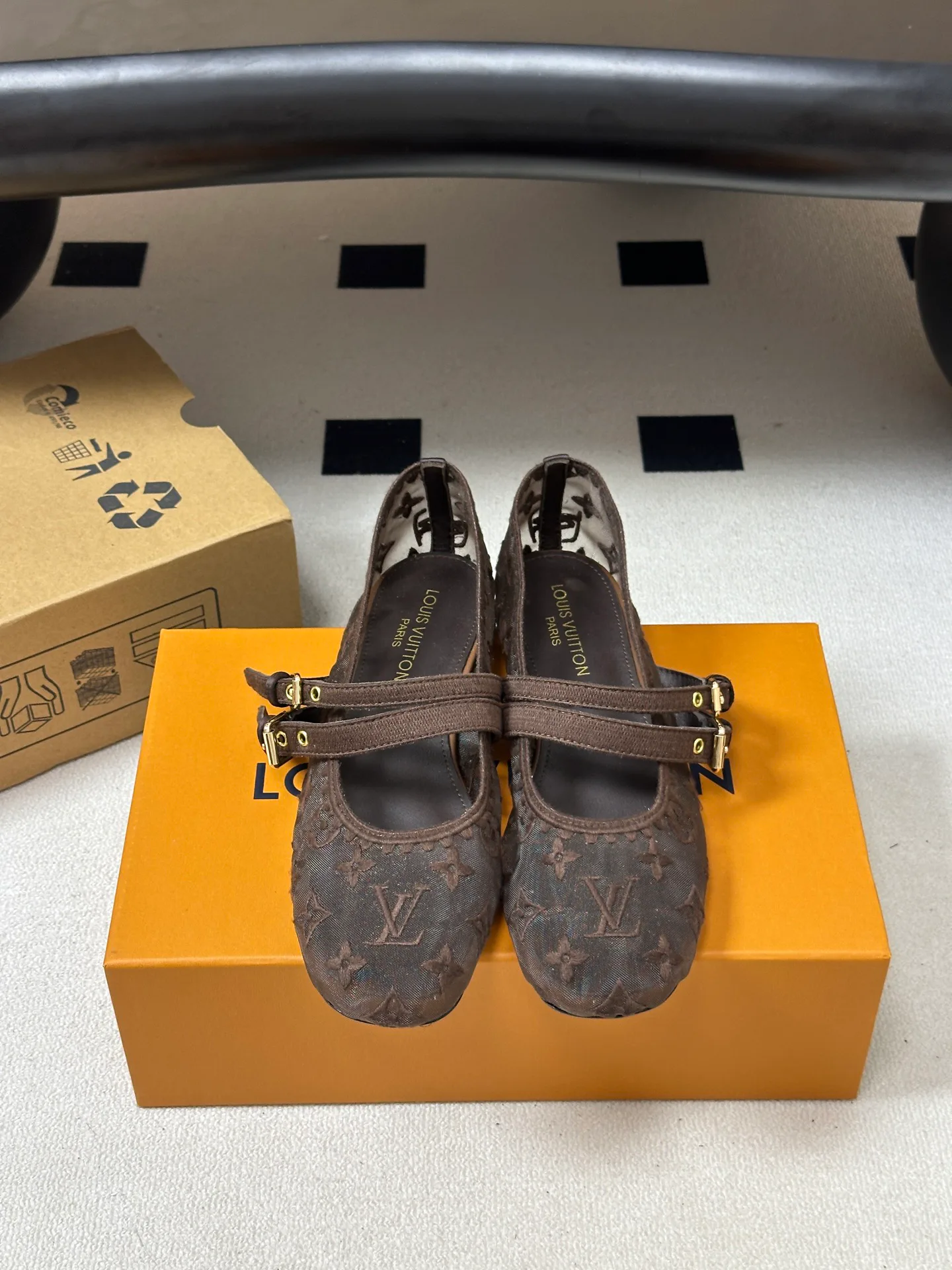 Women's Ballet Flats LOUIS VUITTON 18340939