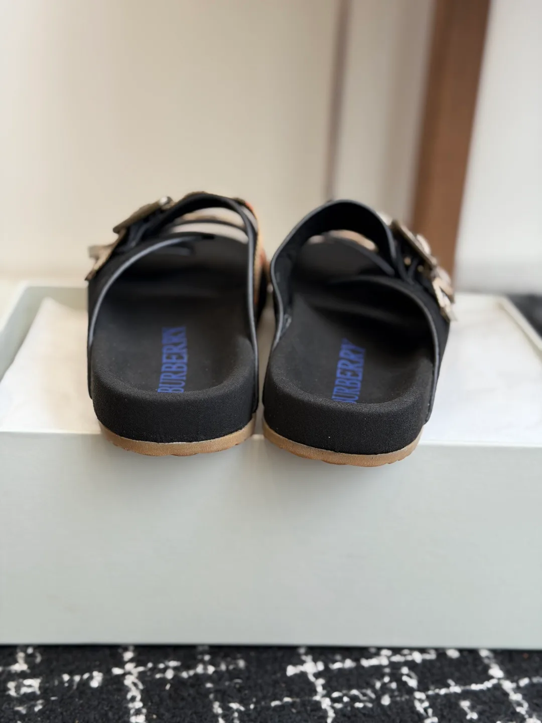 Women's Flip-Flops BURBERRY 17075329