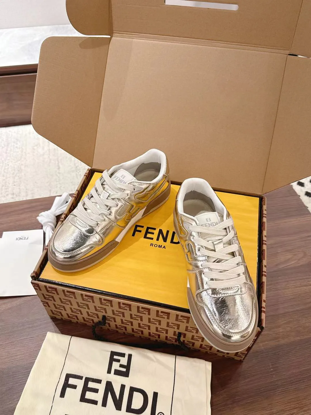 Women's Sneakers FENDI 18219553