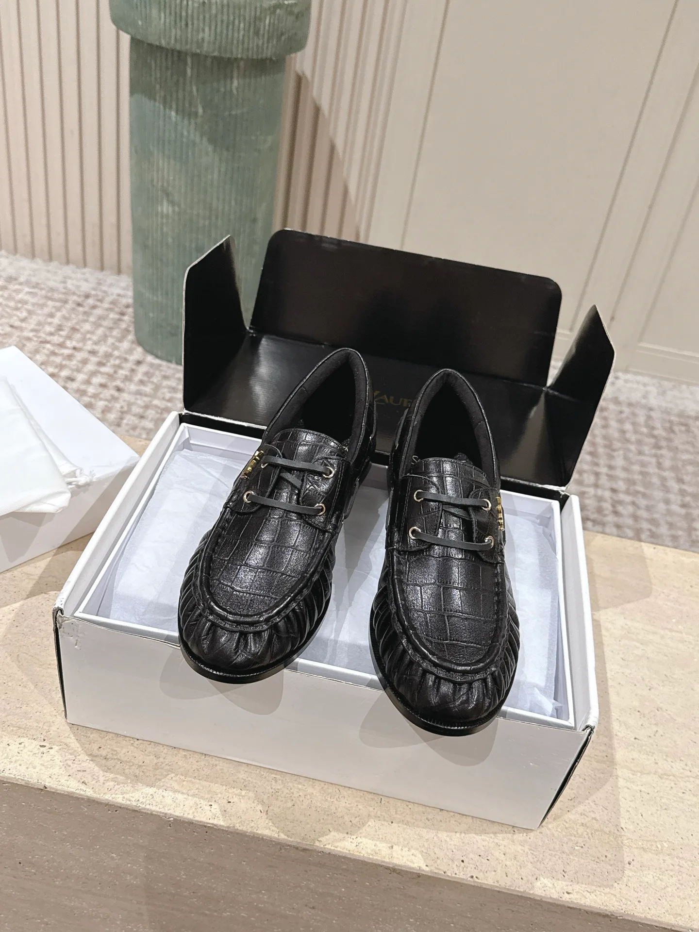 Women's Loafers And Moccasins SAINT LAURENT 18092265