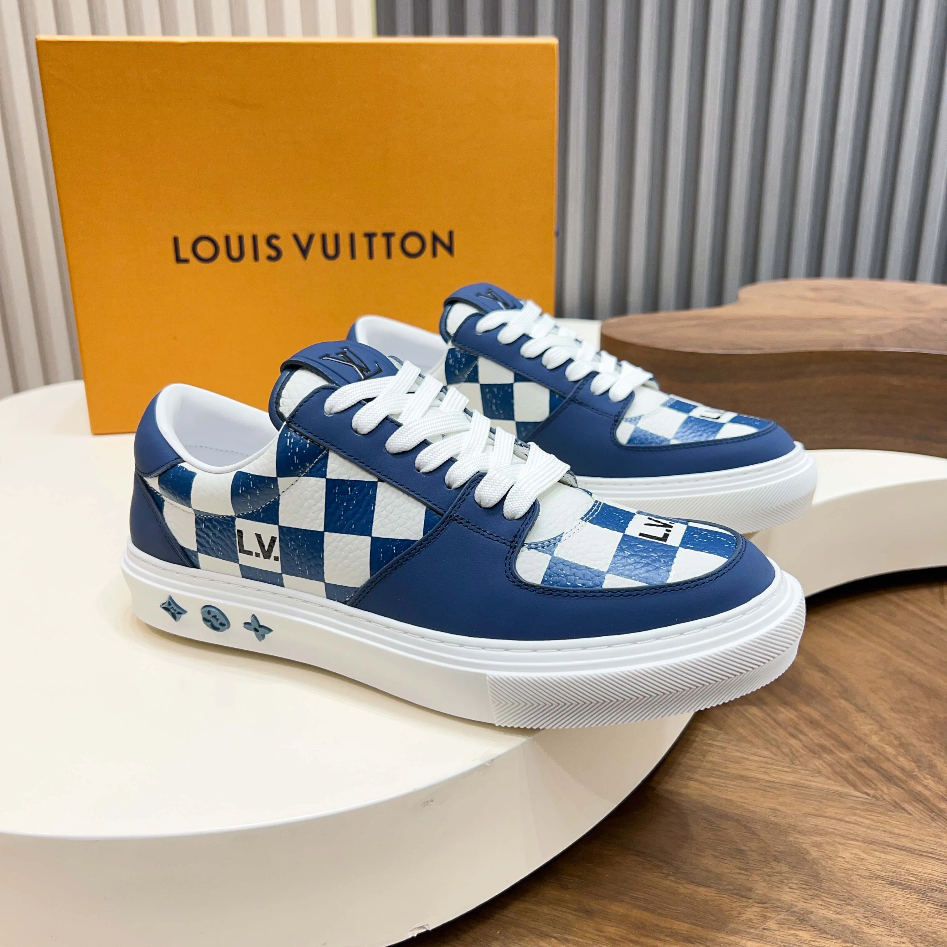 Men's Sneakers LOUIS VUITTON 18117102