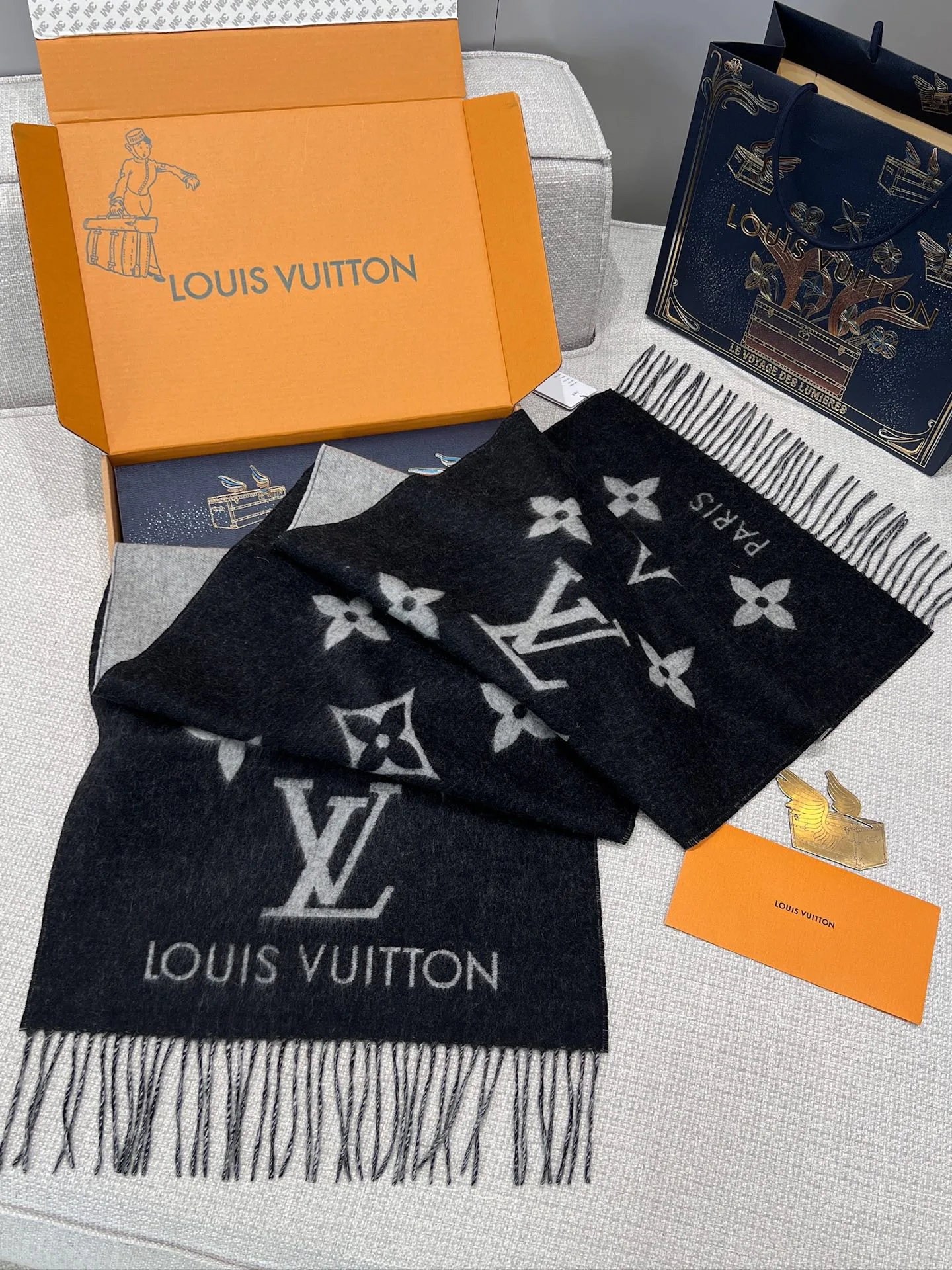 Scarves LOUIS VUITTON 18210427