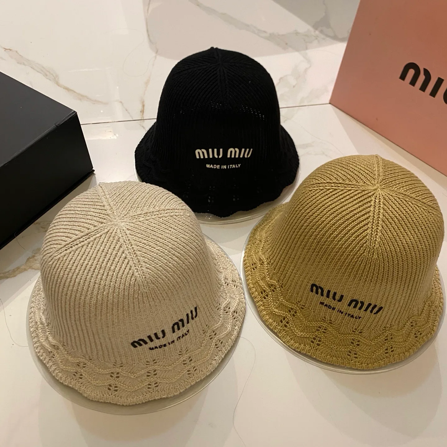 Hats MIU MIU 17498308