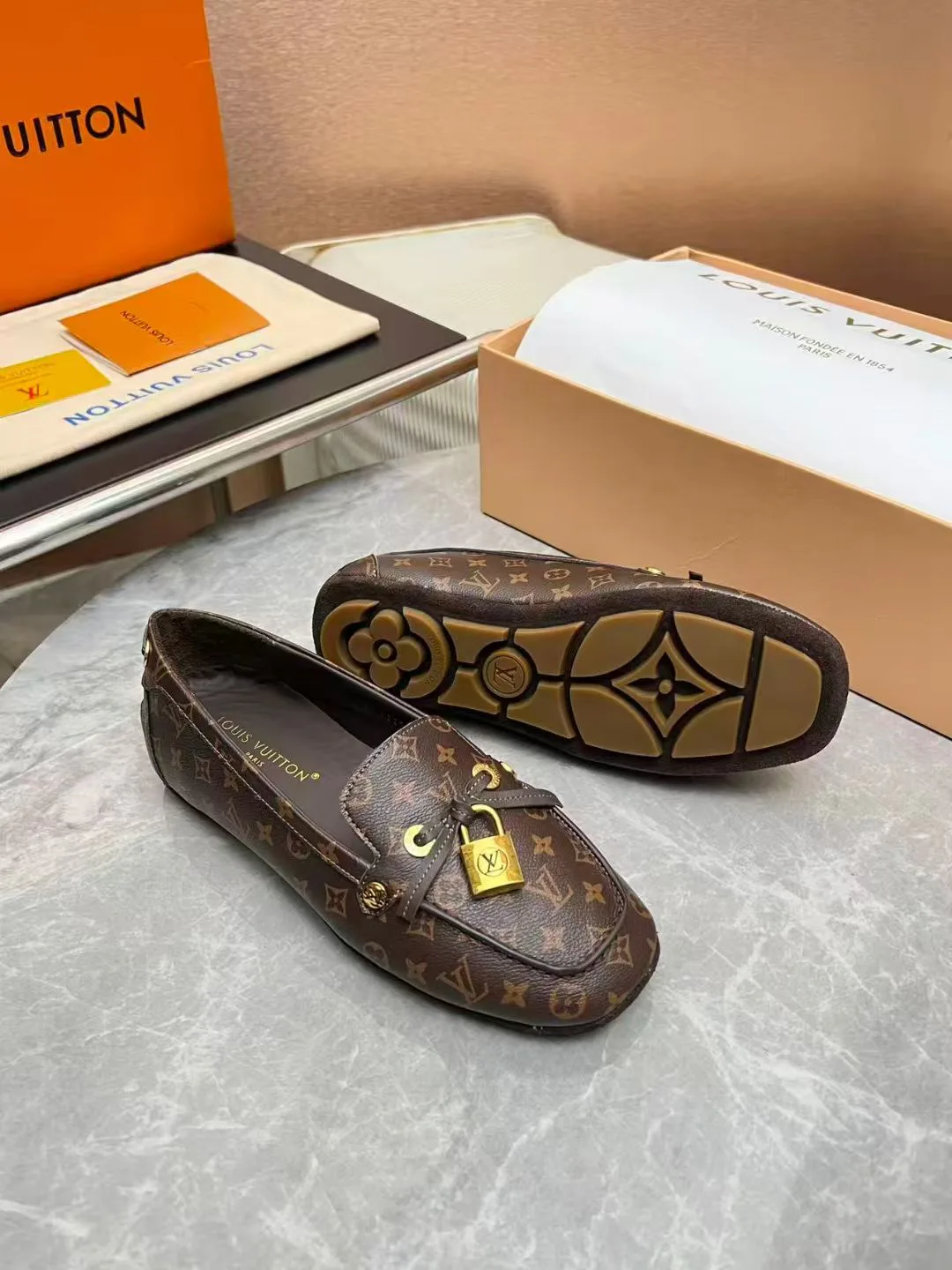 Women's Loafers And Moccasins LOUIS VUITTON 18104769