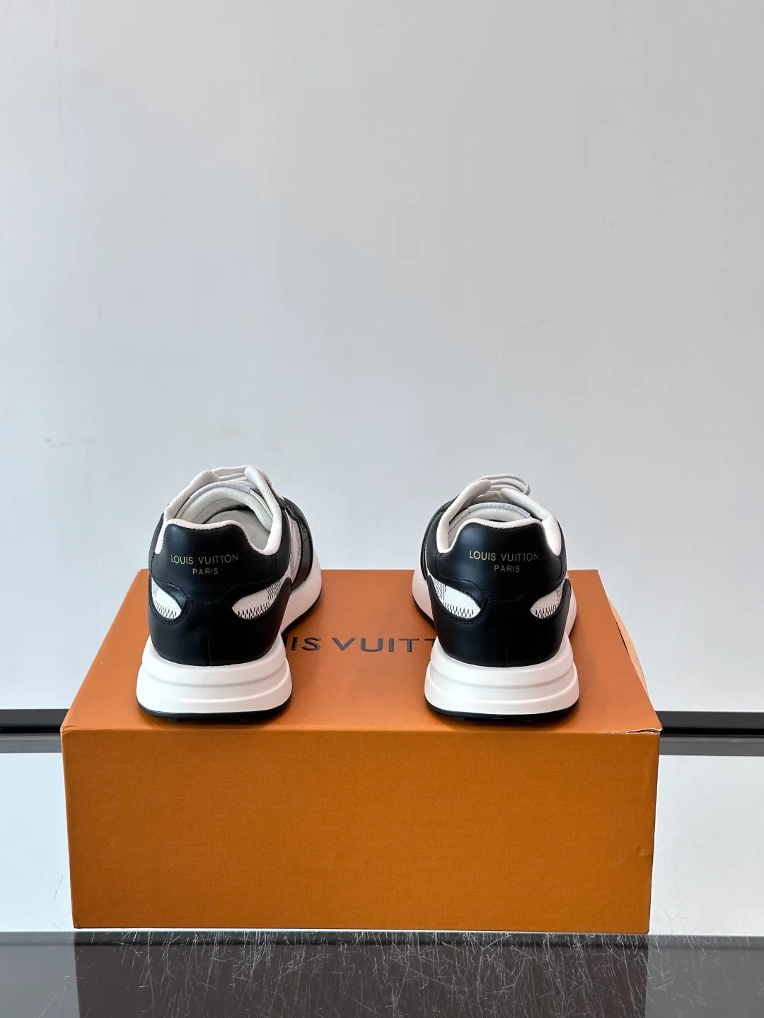 Men's Sneakers LOUIS VUITTON 18400554