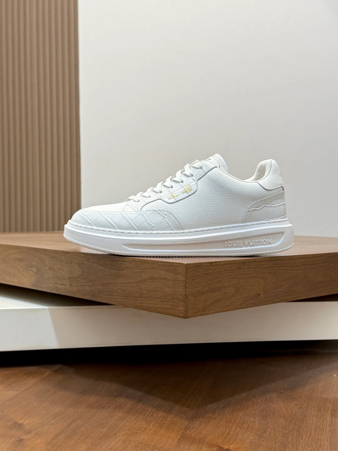 Men's Sneakers LOUIS VUITTON 18265106
