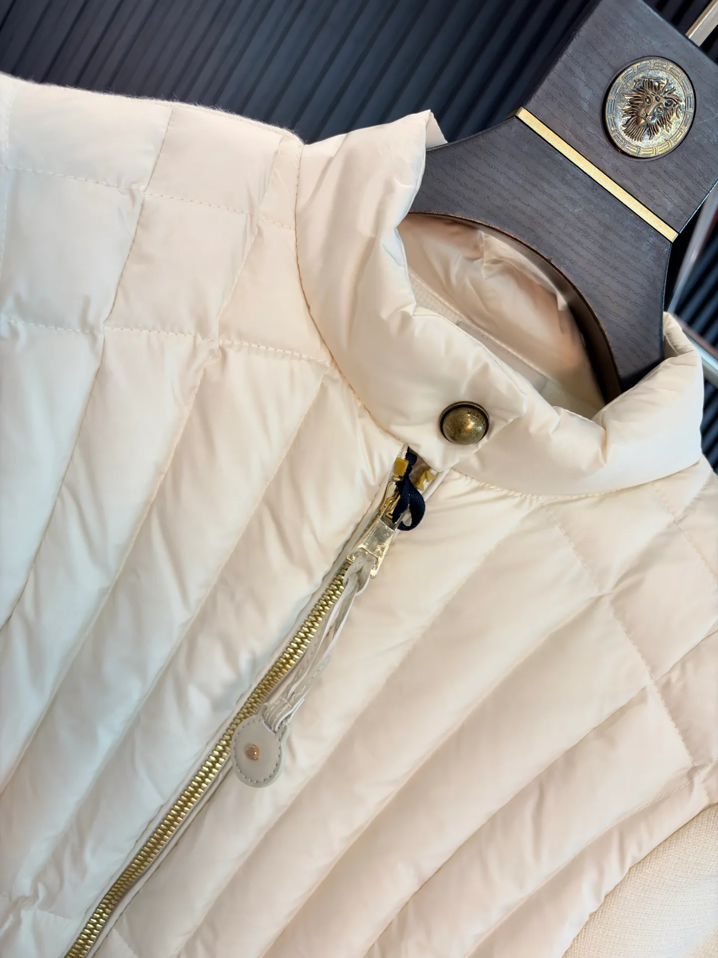 Куртки И Пуховики Женские Moncler 18673358