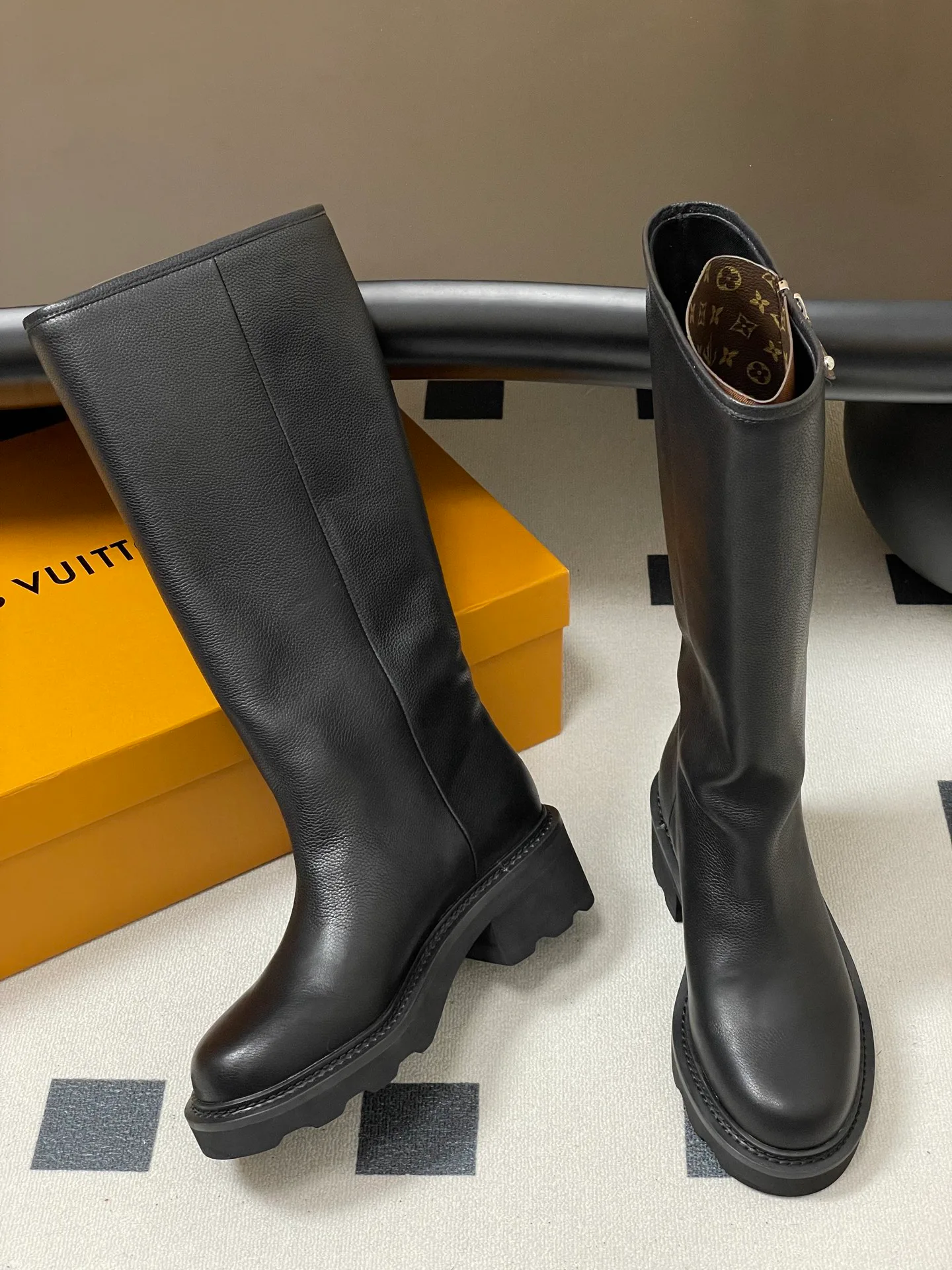 Women's Boots LOUIS VUITTON 18388126