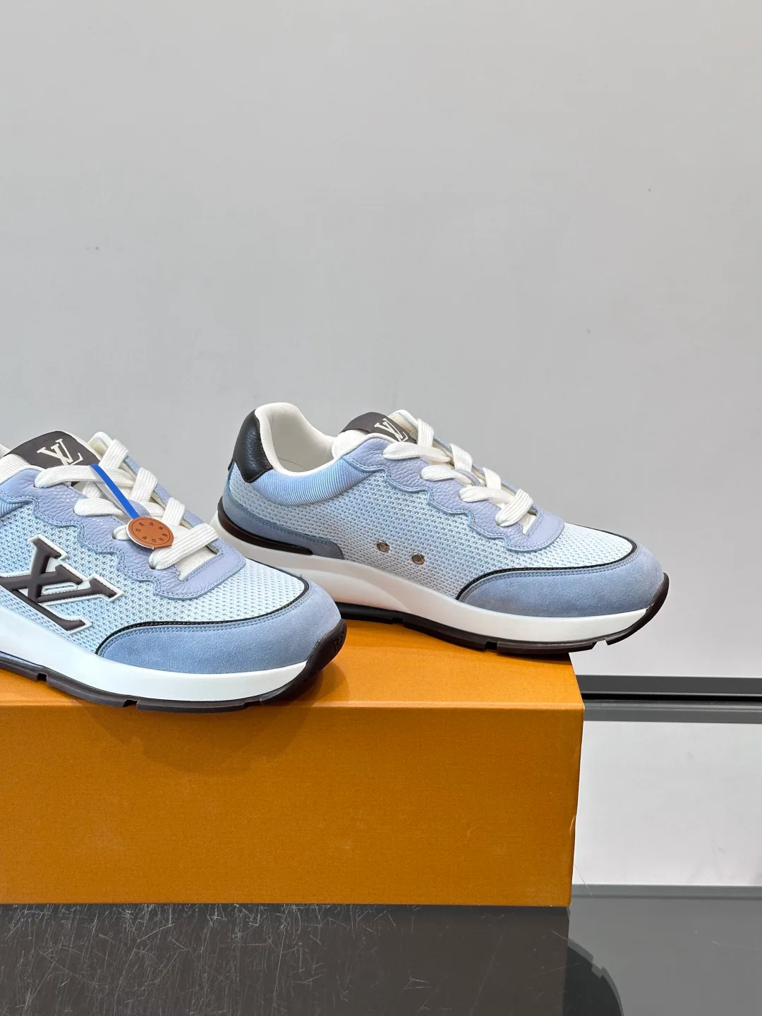 Men's Sneakers LOUIS VUITTON 17897384