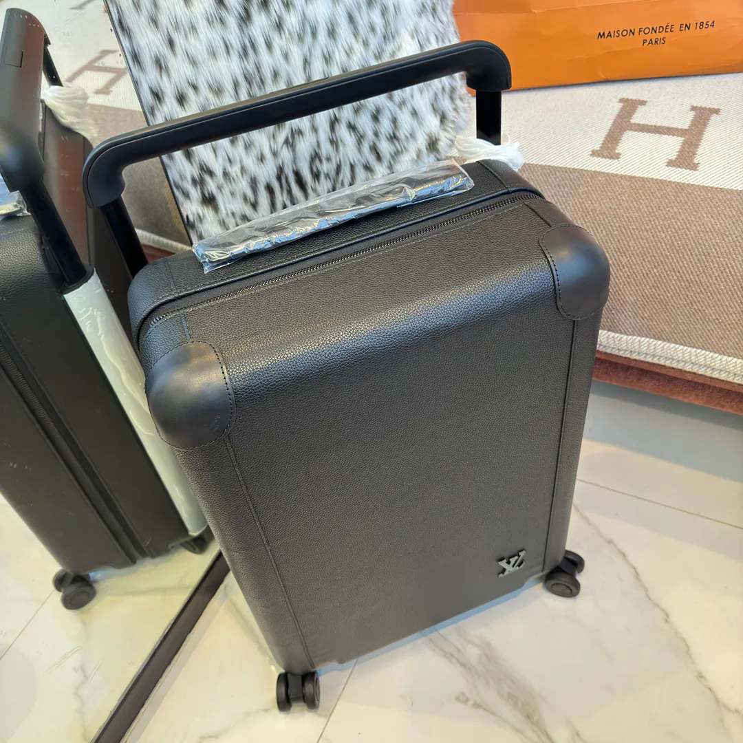 Suitcases LOUIS VUITTON 17675225