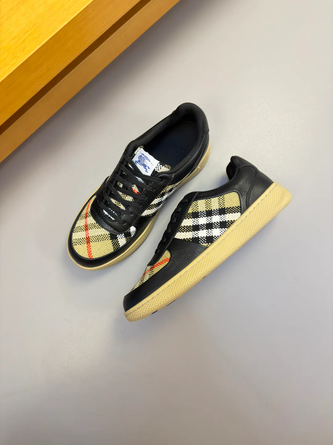 Men's Sneakers BURBERRY 17955069