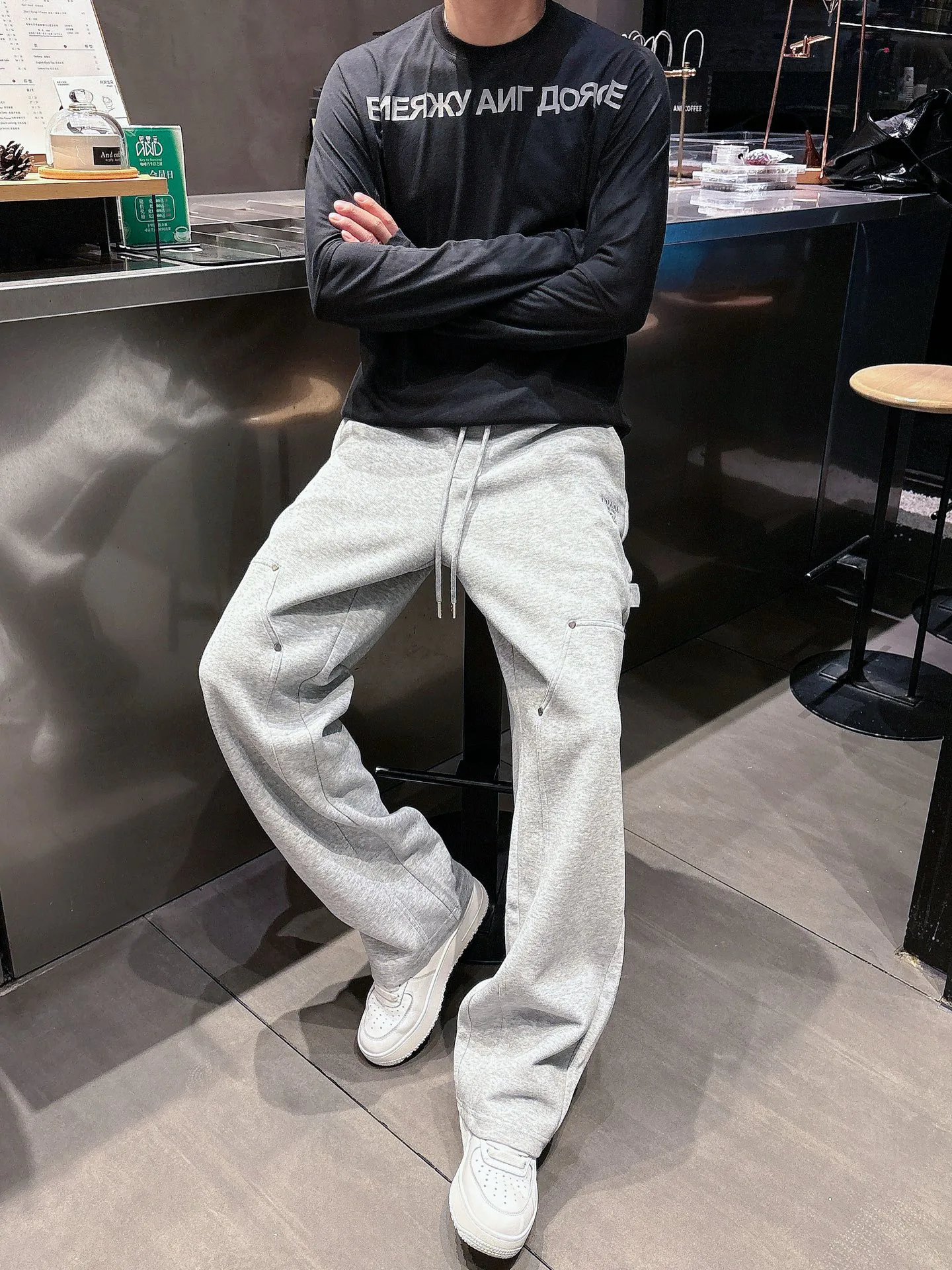 Men's Trousers PRADA 18399257