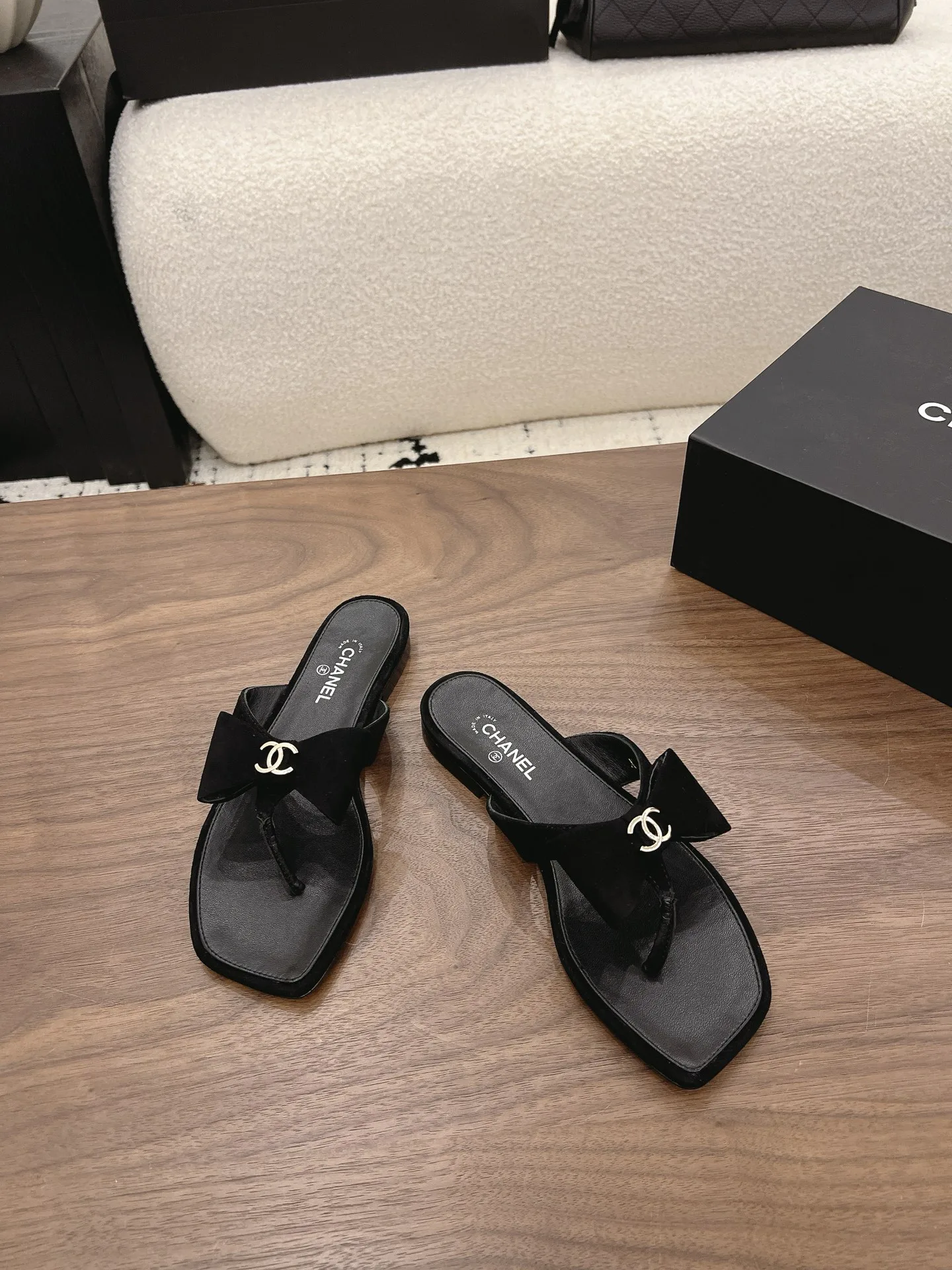 Women's Flip-Flops CHANEL 16902358