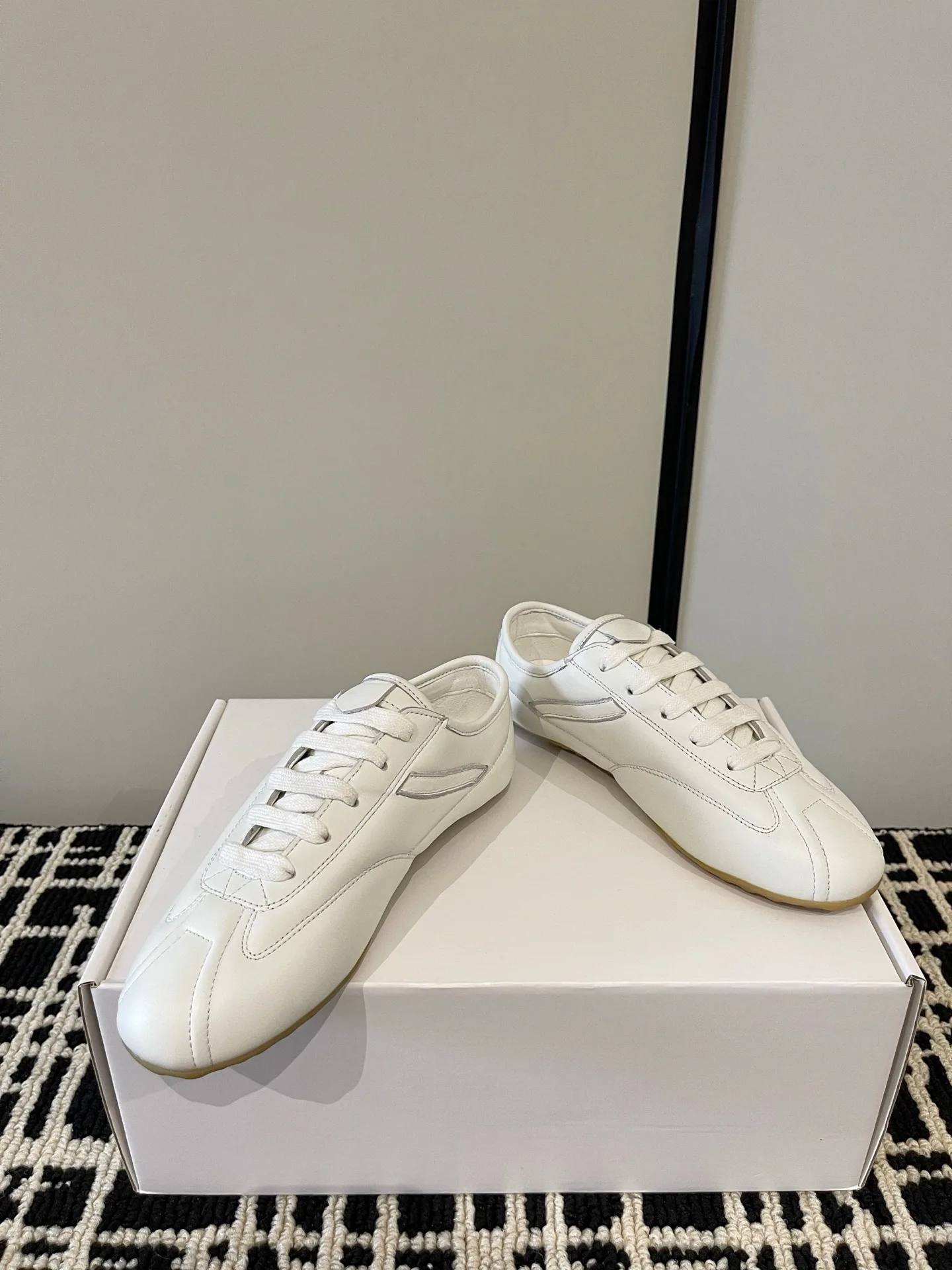 Women's Sneakers ALEXANDER MCQUEEN 18386237