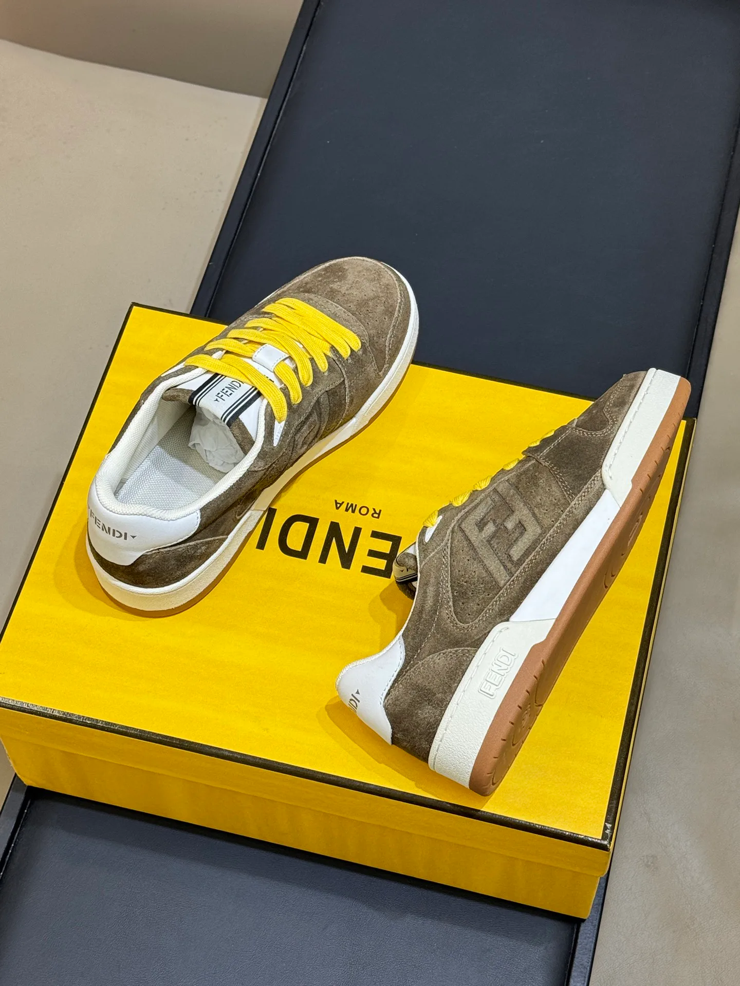Women's Sneakers FENDI 18073185