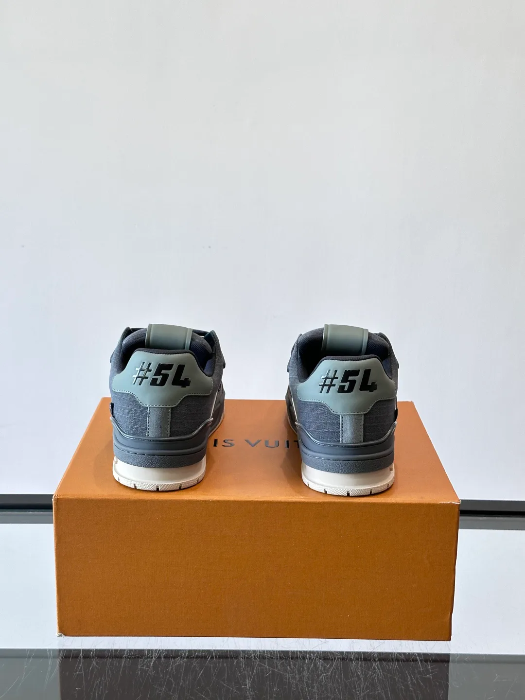 Men's Sneakers LOUIS VUITTON 17604276
