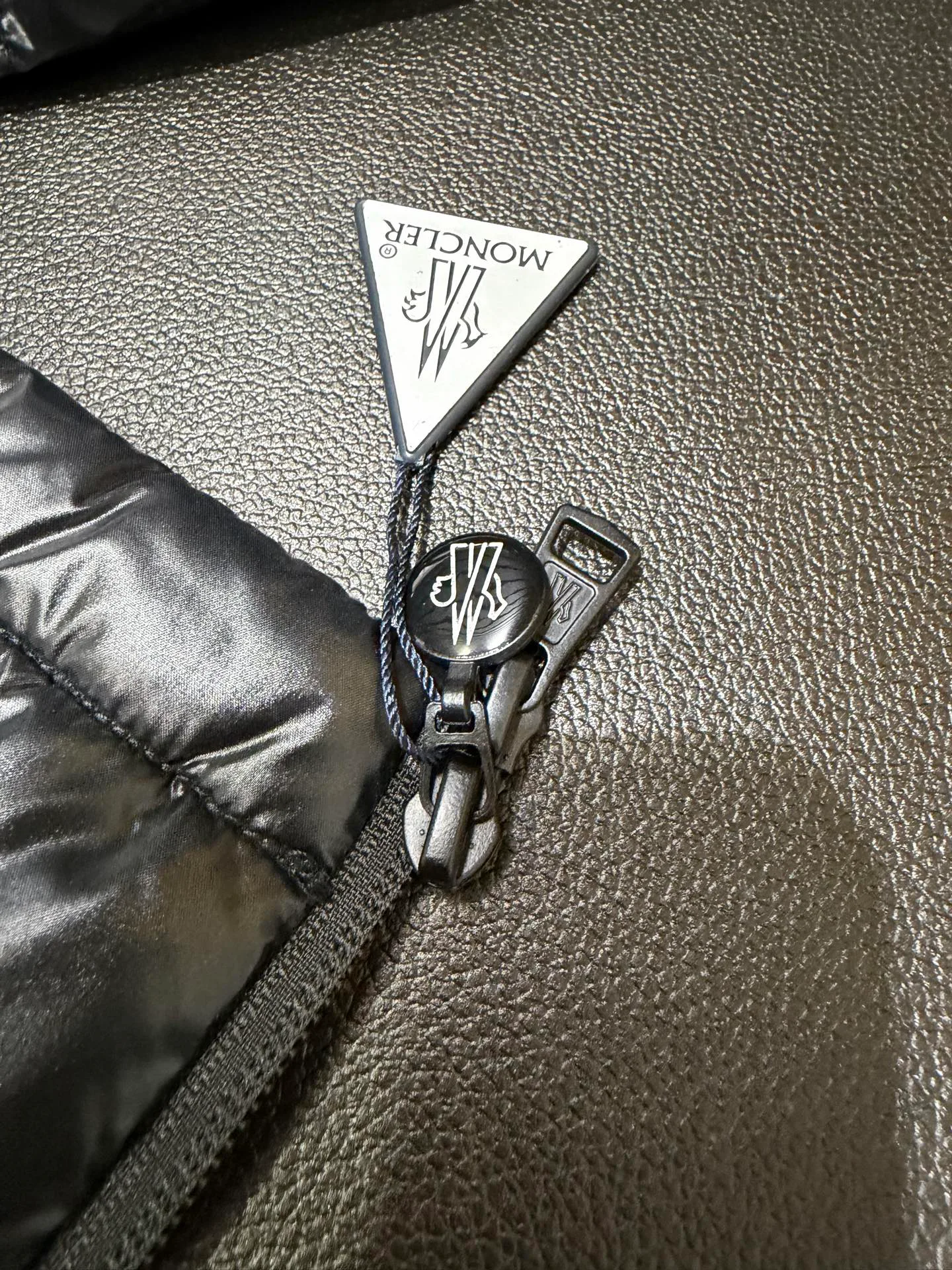 Куртки И Пуховики Мужские Moncler 18645343