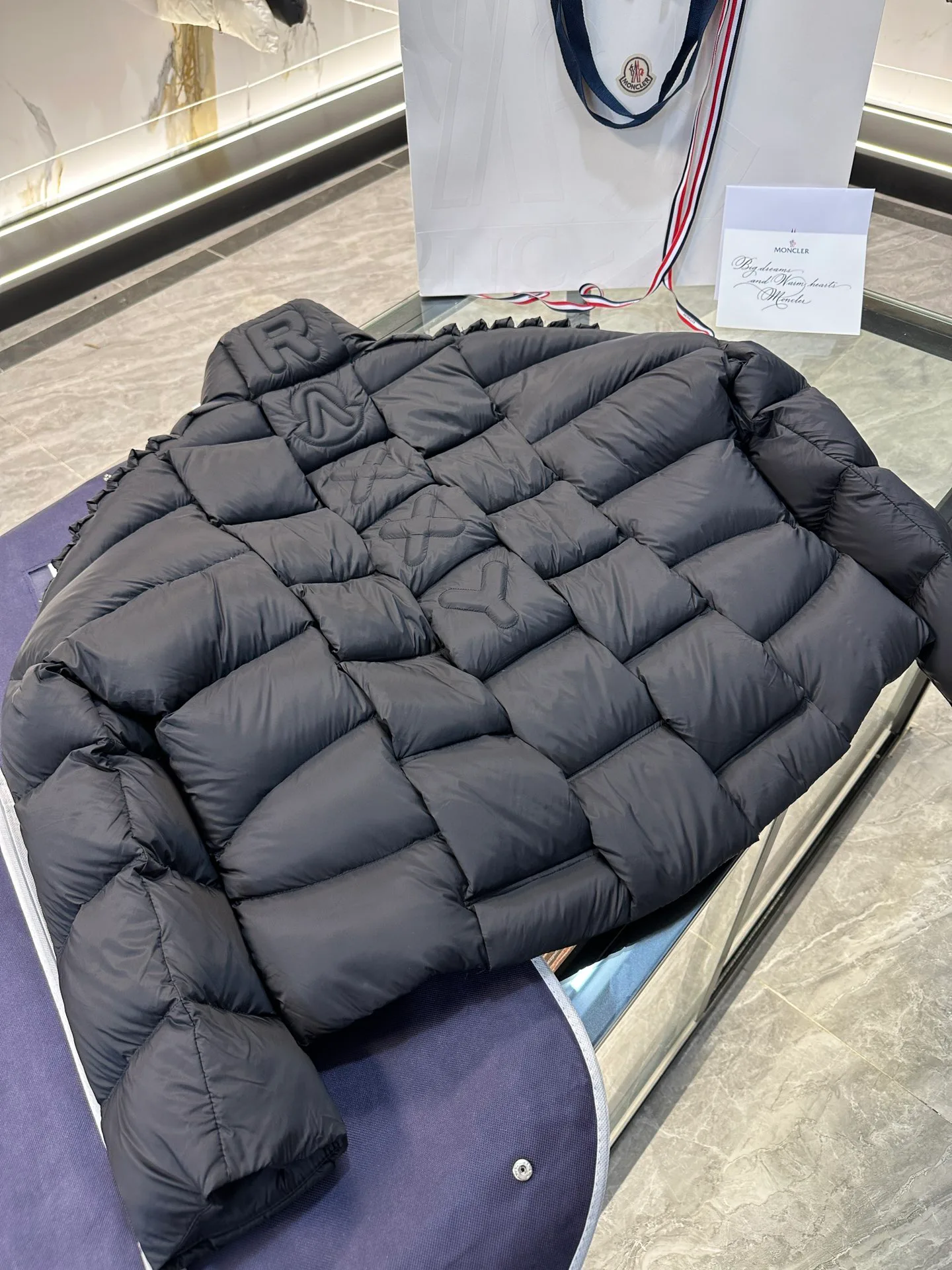 Women's Jackets And Down Jackets MONCLER 18130167