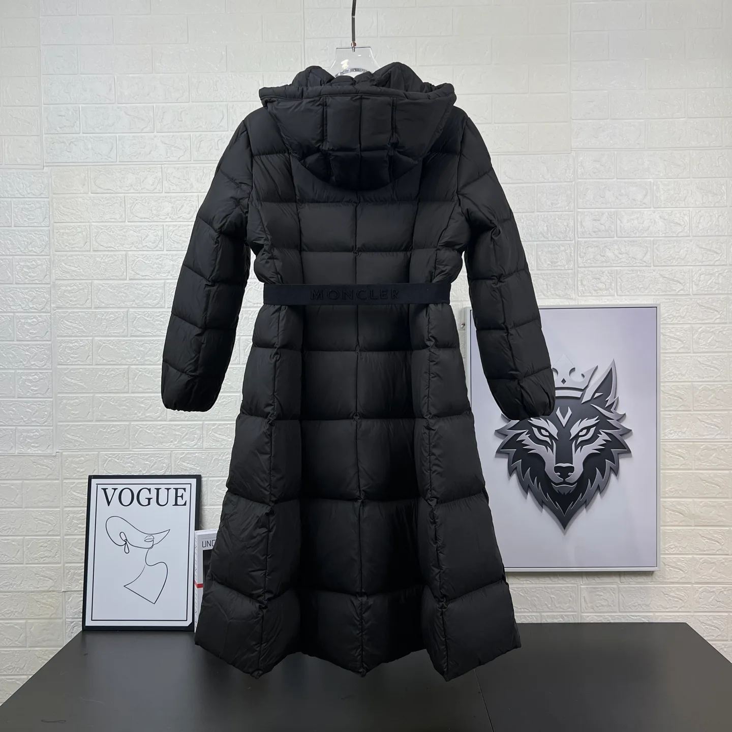 Women's Jackets And Down Jackets MONCLER 18326204