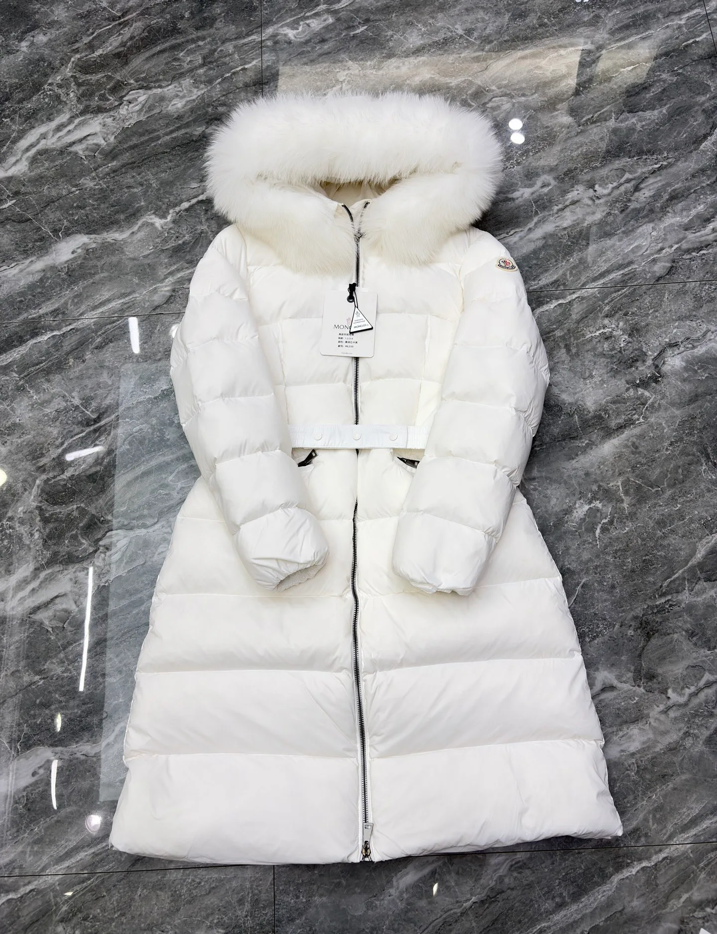 Women's Jackets And Down Jackets MONCLER 18346149